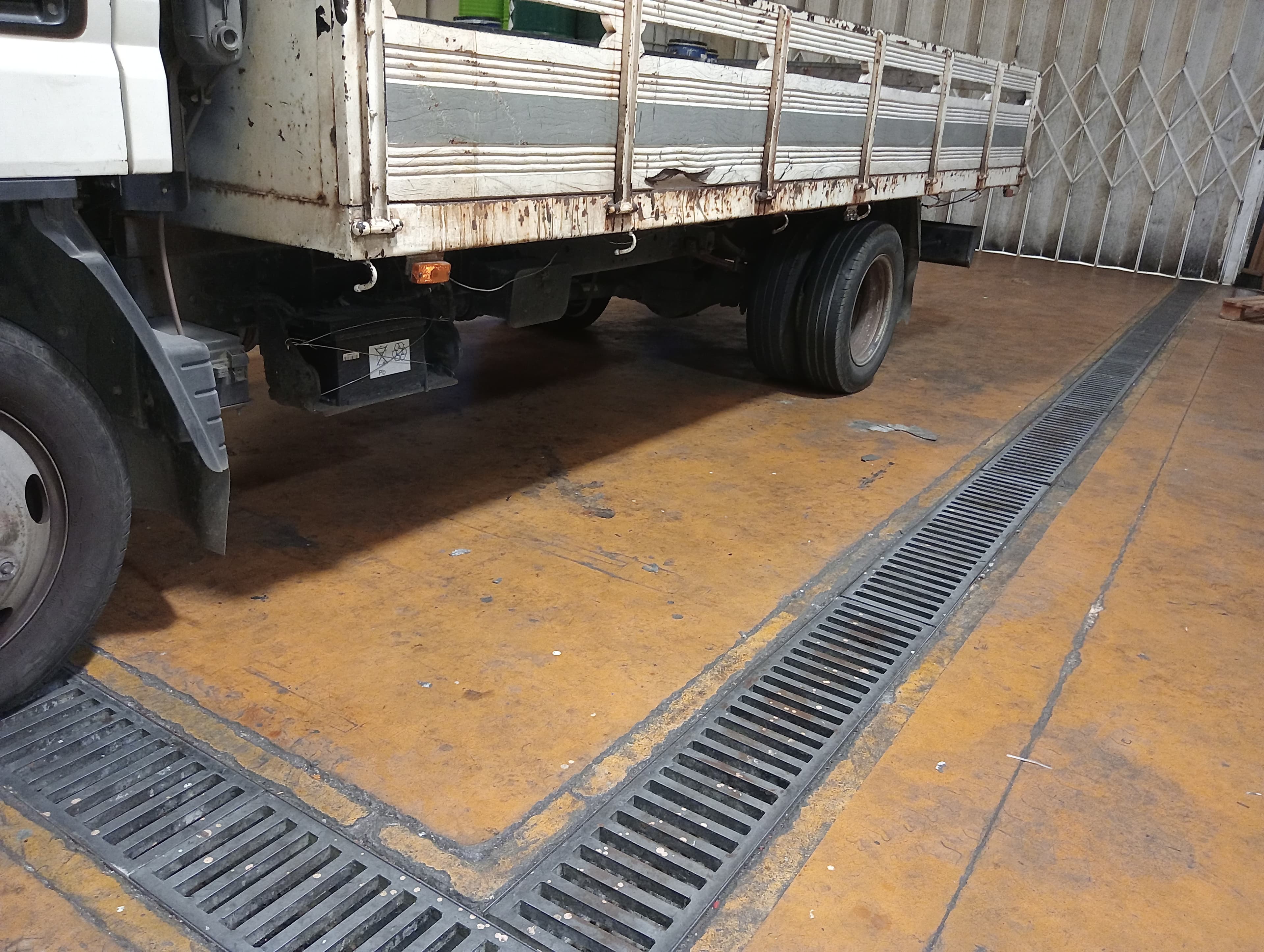 Mitsubishi Fuso 3S13 · Ano 2005 — imagem 5