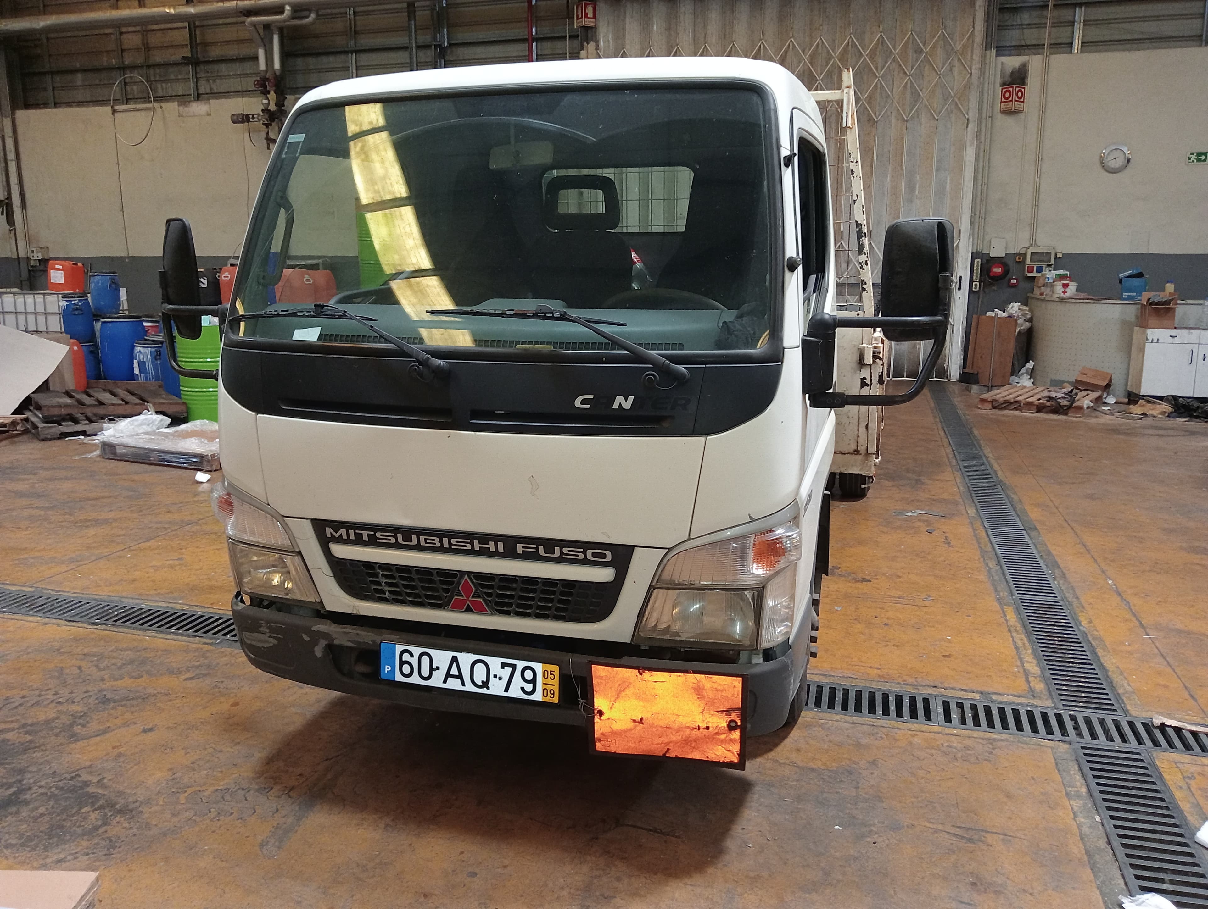 Mitsubishi Fuso 3S13 · Ano 2005 — imagem 2