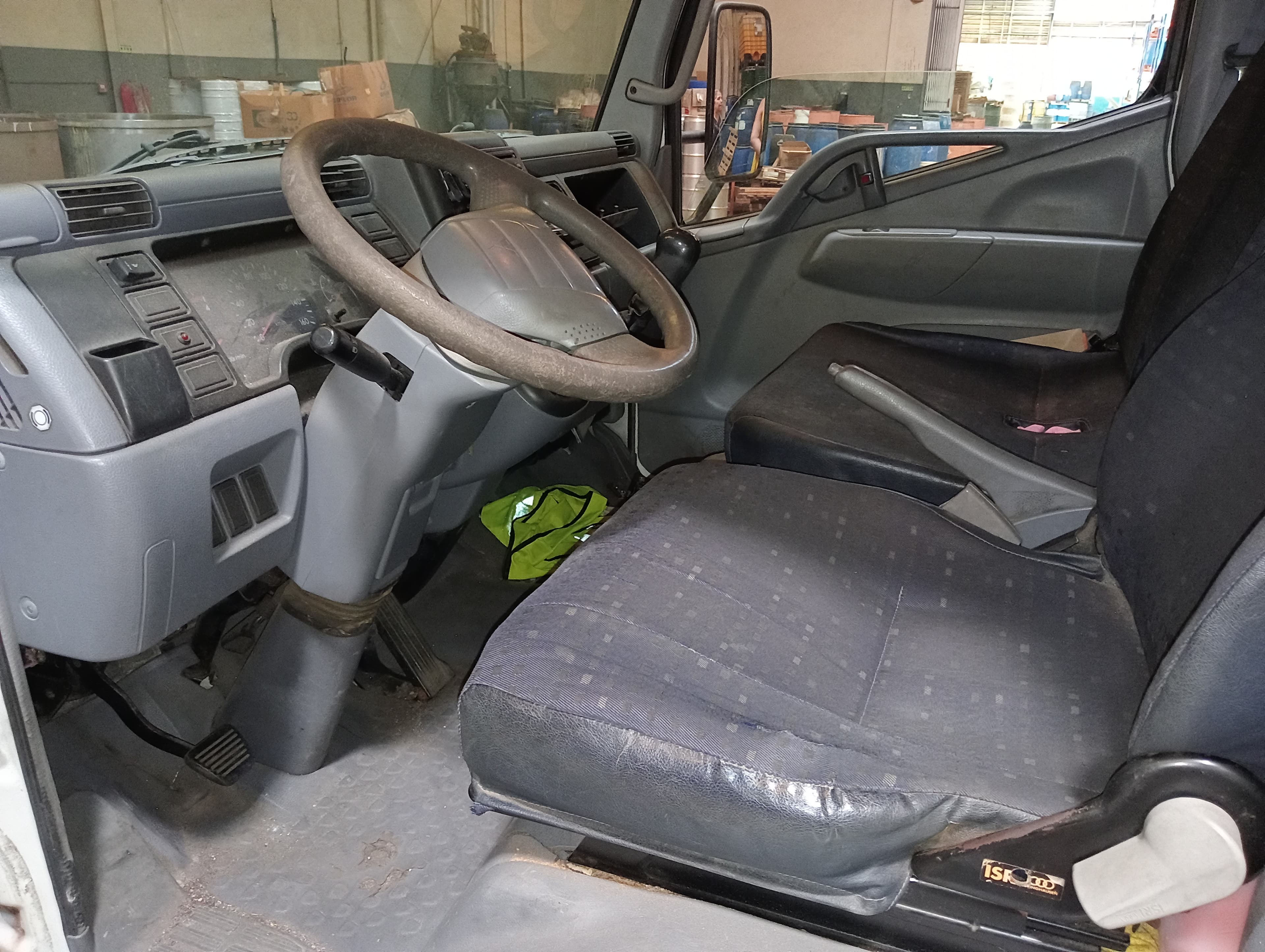 Mitsubishi Fuso 3S13 · Ano 2005 — imagem 6