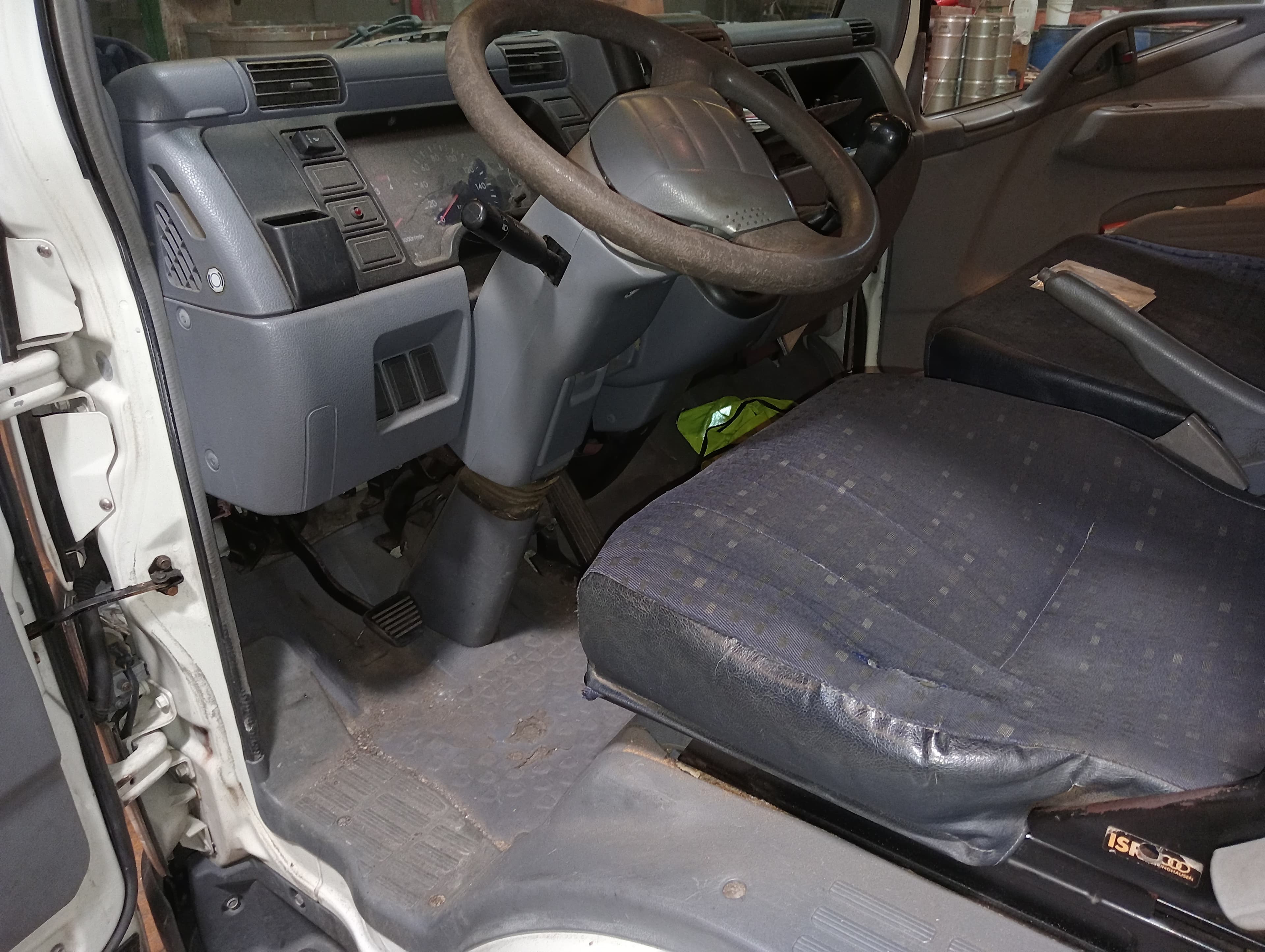 Mitsubishi Fuso 3S13 · Ano 2005 — imagem 7