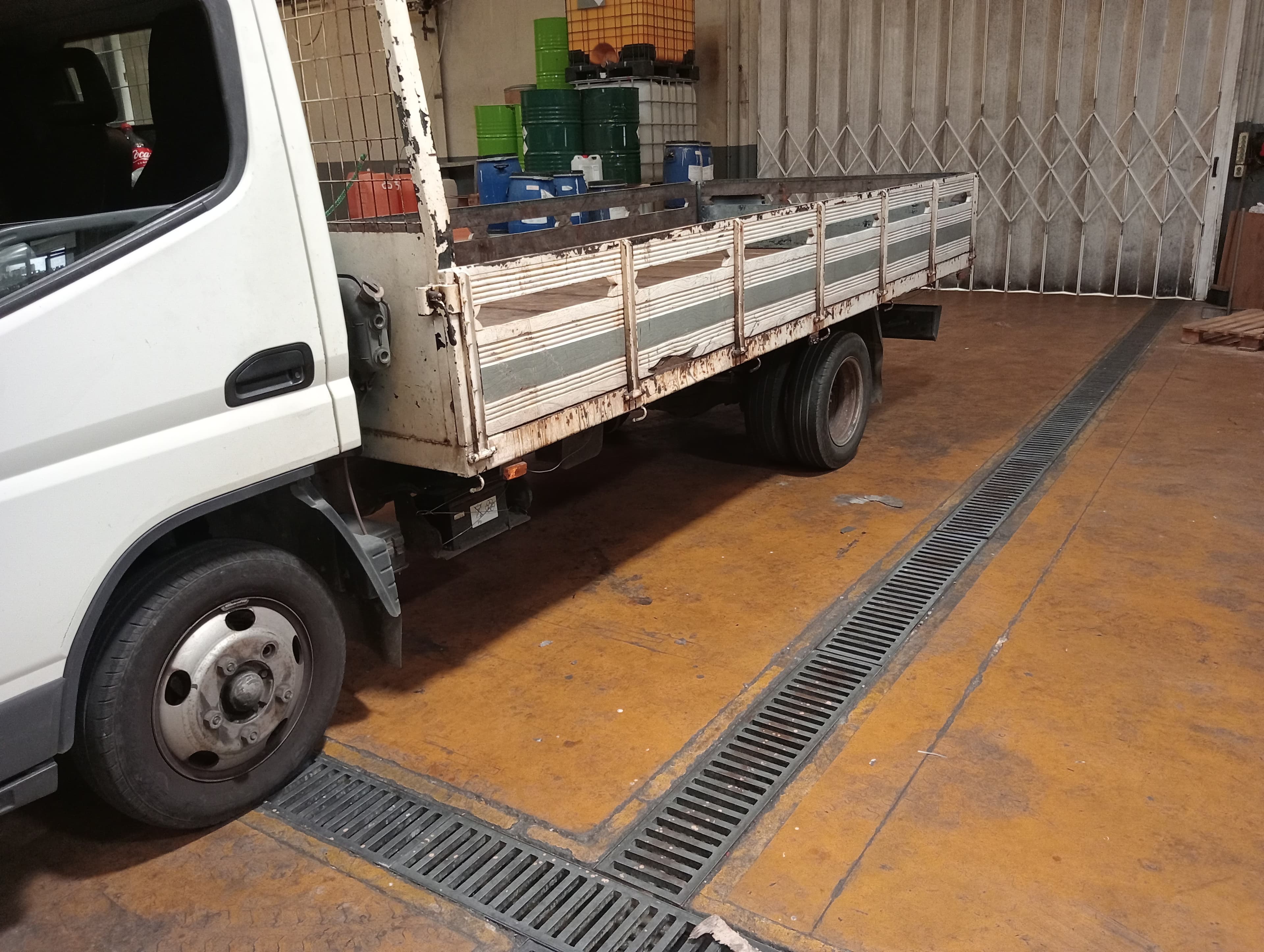 Mitsubishi Fuso 3S13 · Ano 2005 — imagem 4