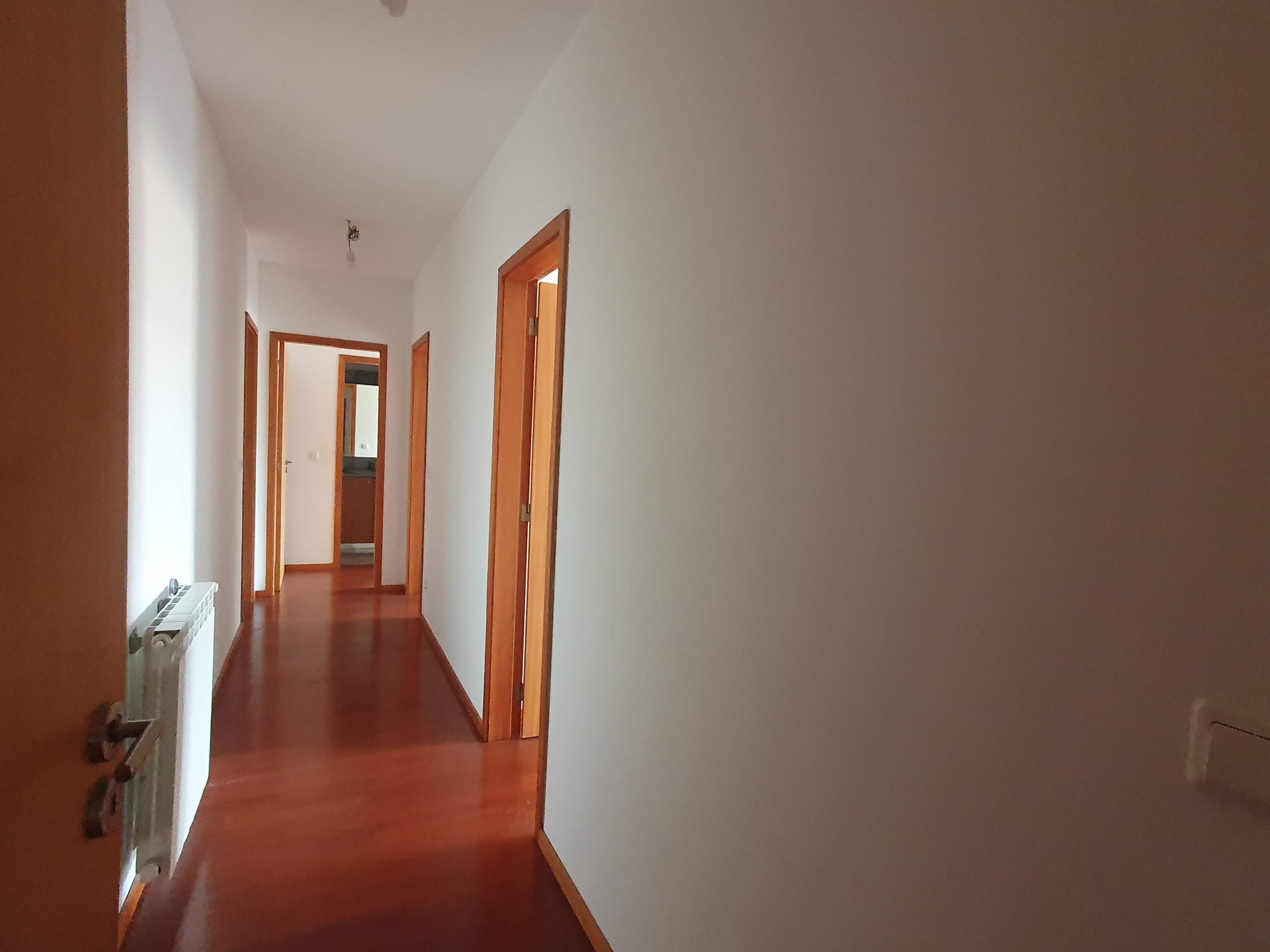 Apartamento T3 · Oliveira do Douro, Vila Nova de Gaia — image 6