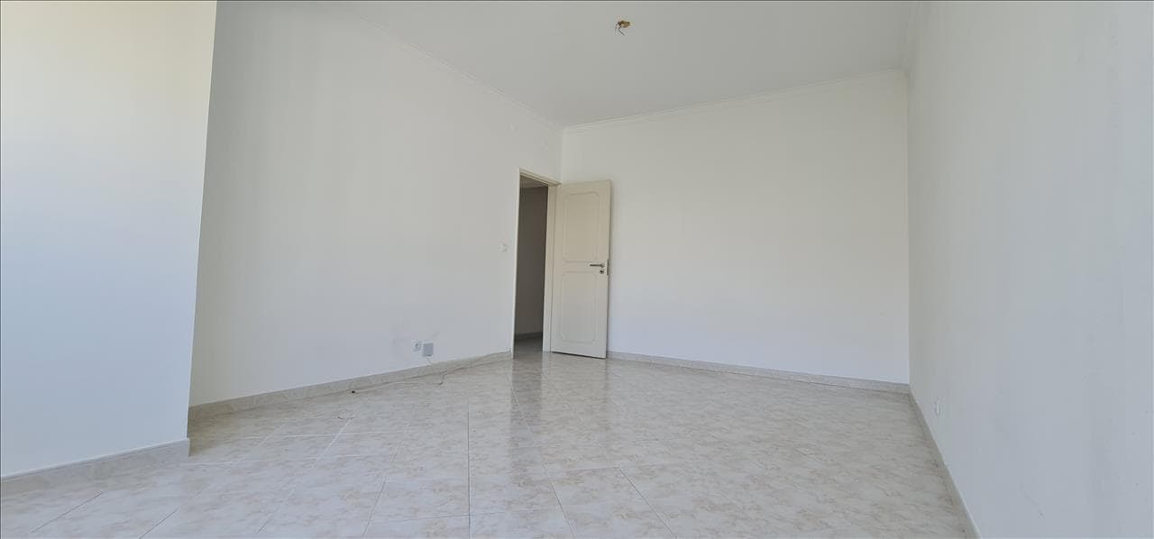 T3 Apartment · Rio de Mouro, Sintra — image 8