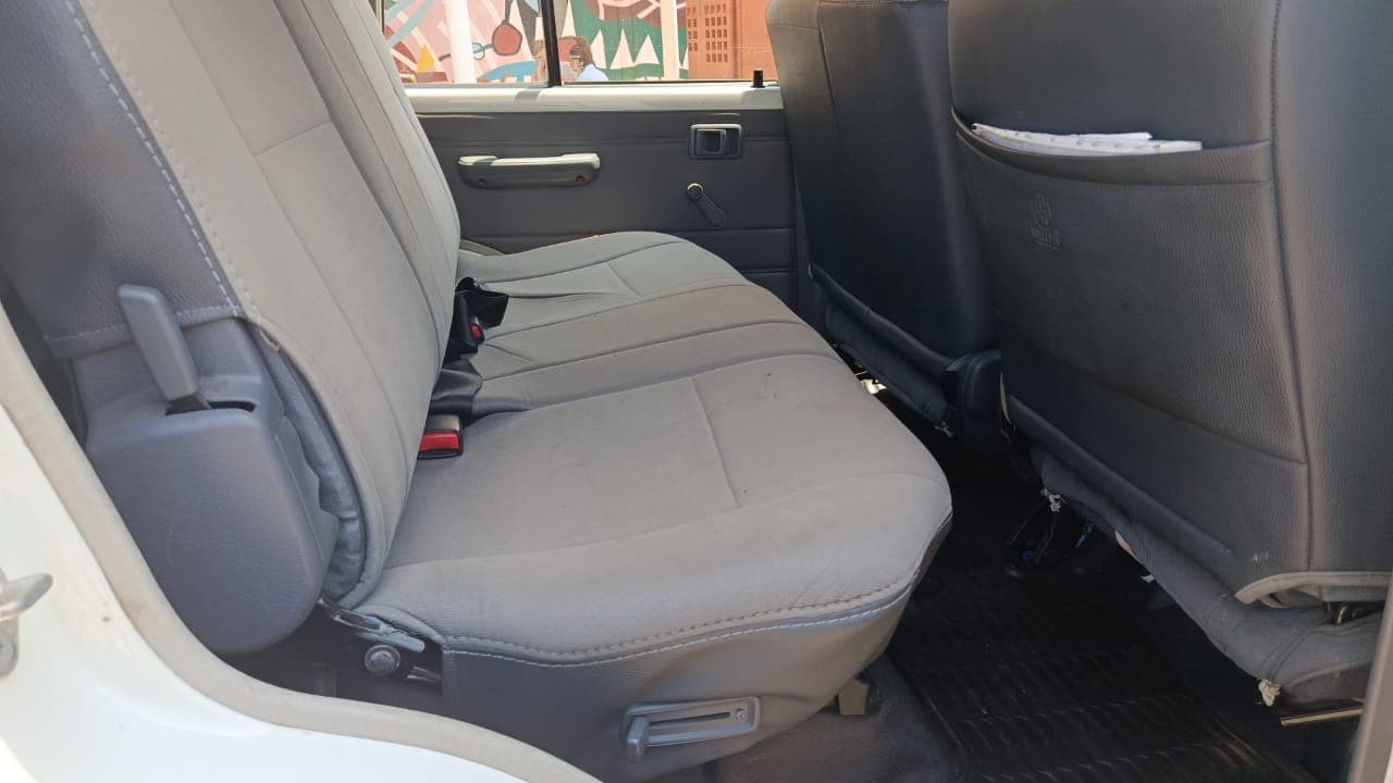 Toyota Land Cruiser — imagen 8