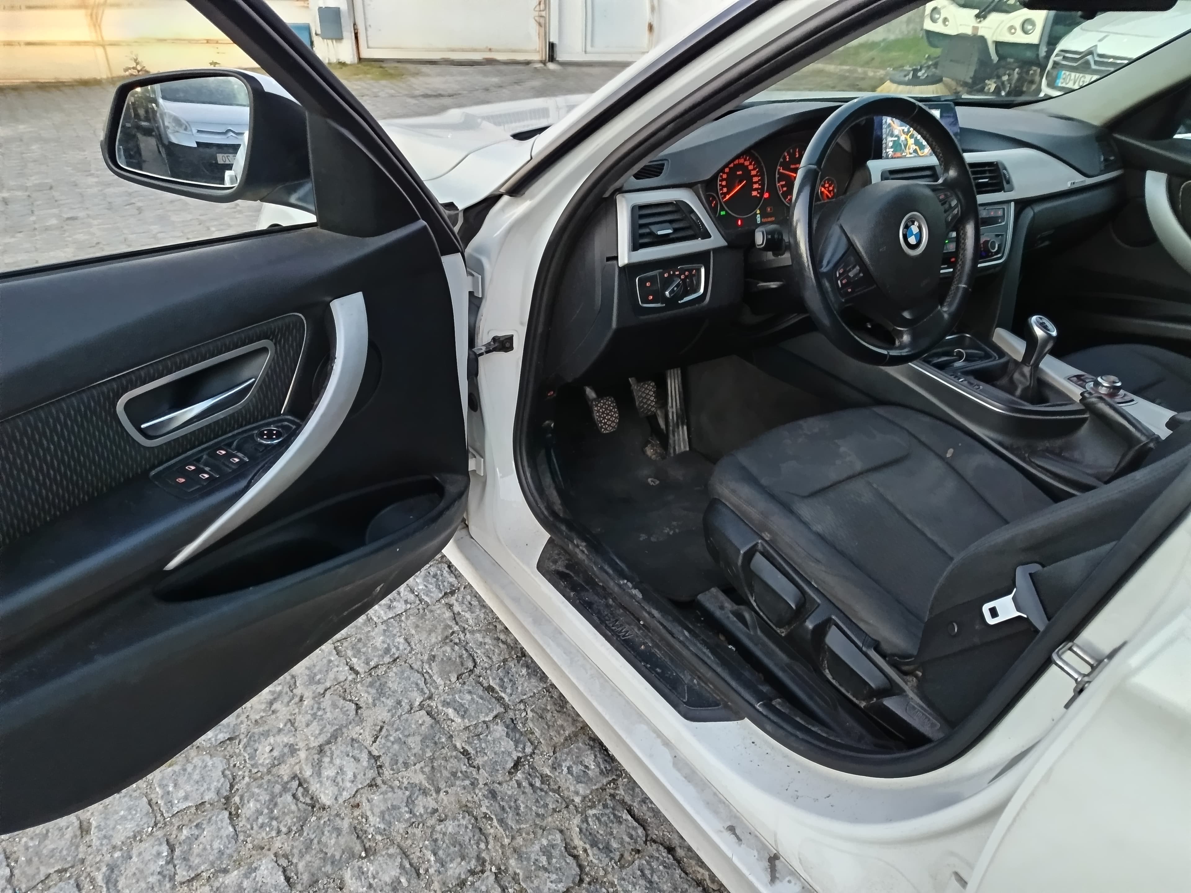 BMW 316 d · Ano 2013 — imagem 32