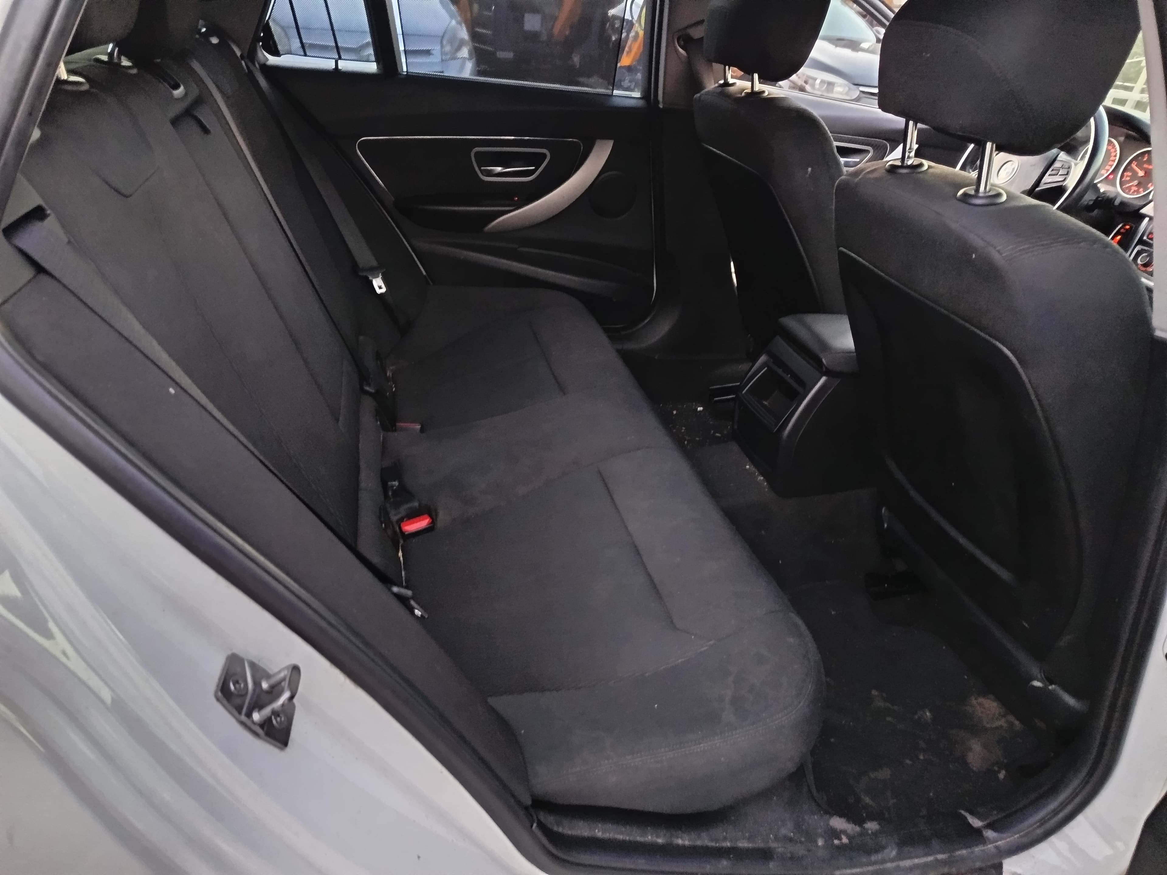 BMW 316 d · Ano 2013 — imagem 23