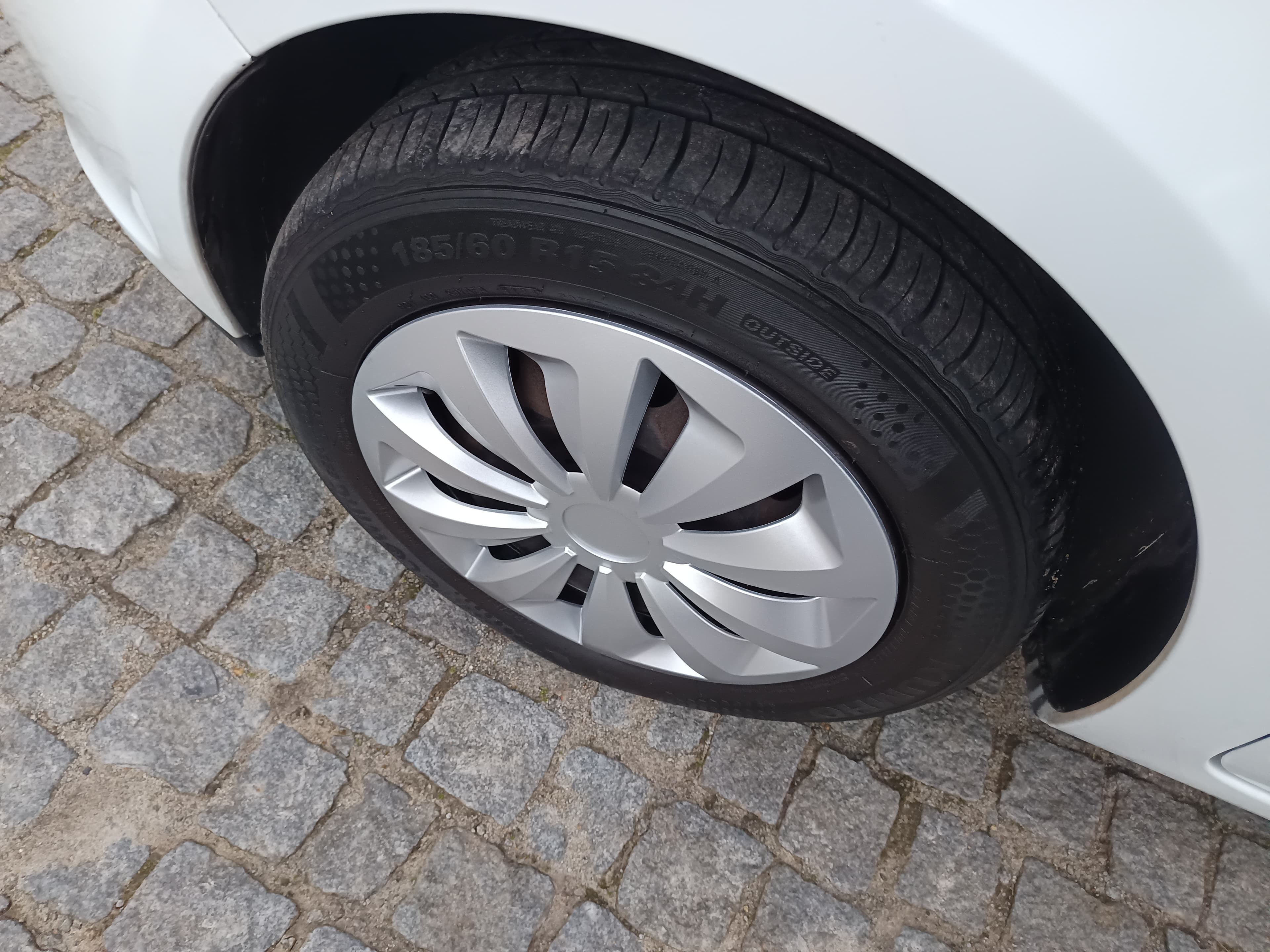 Renault Clio 1.5 DCi · Ano 2008 — image 12