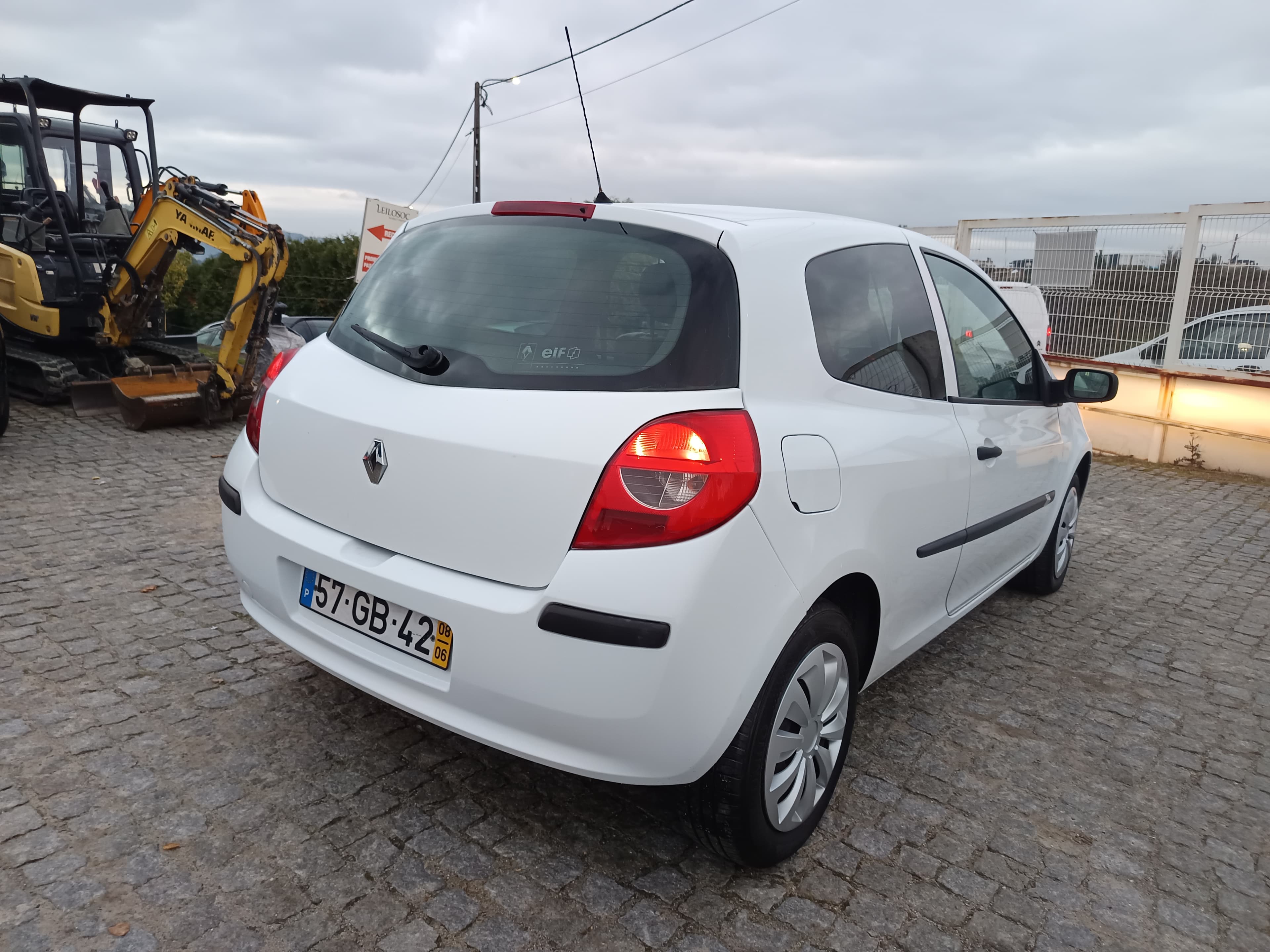 Renault Clio 1.5 DCi · Ano 2008 — image 4