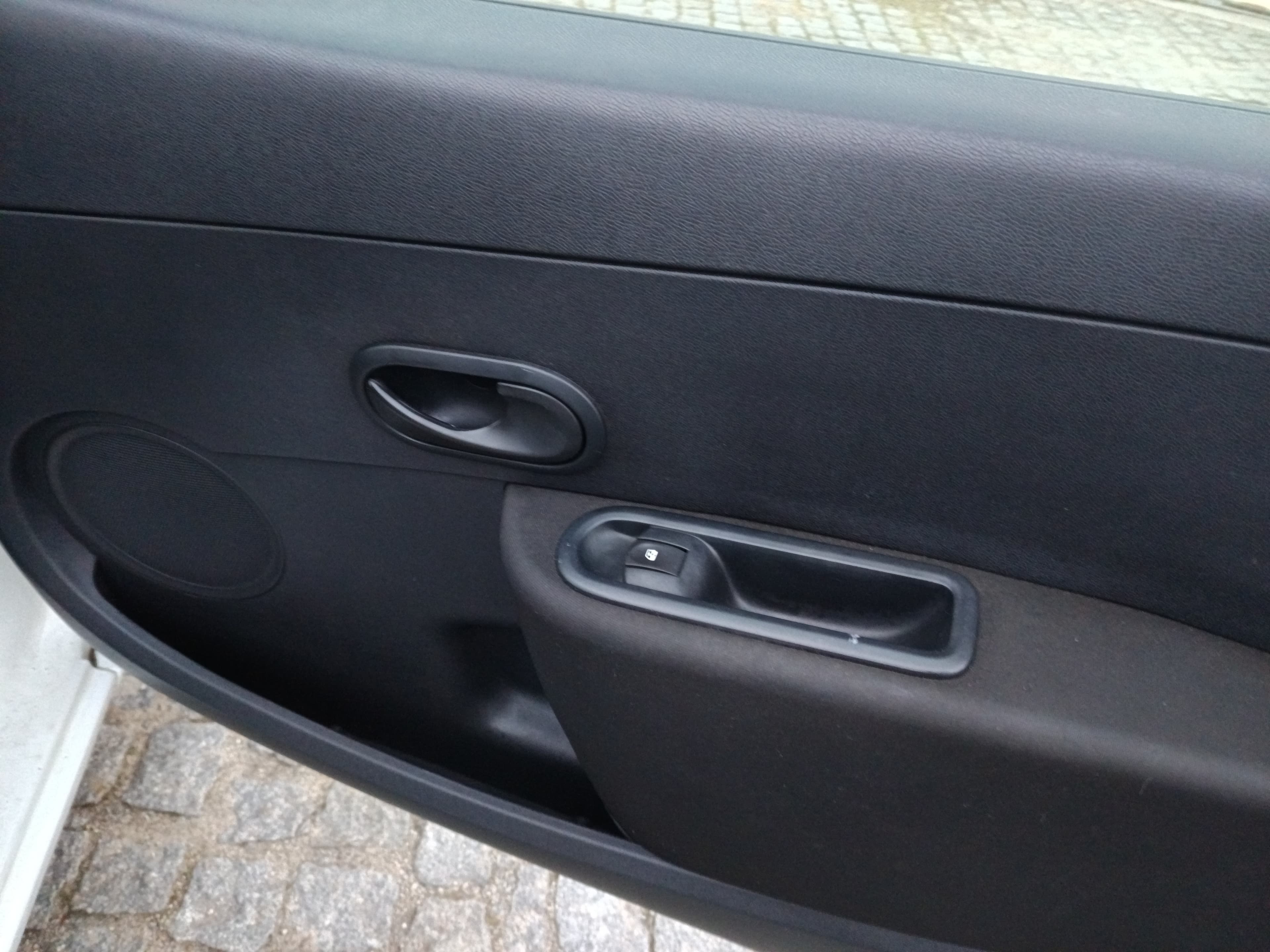 Renault Clio 1.5 DCi · Ano 2008 — image 18