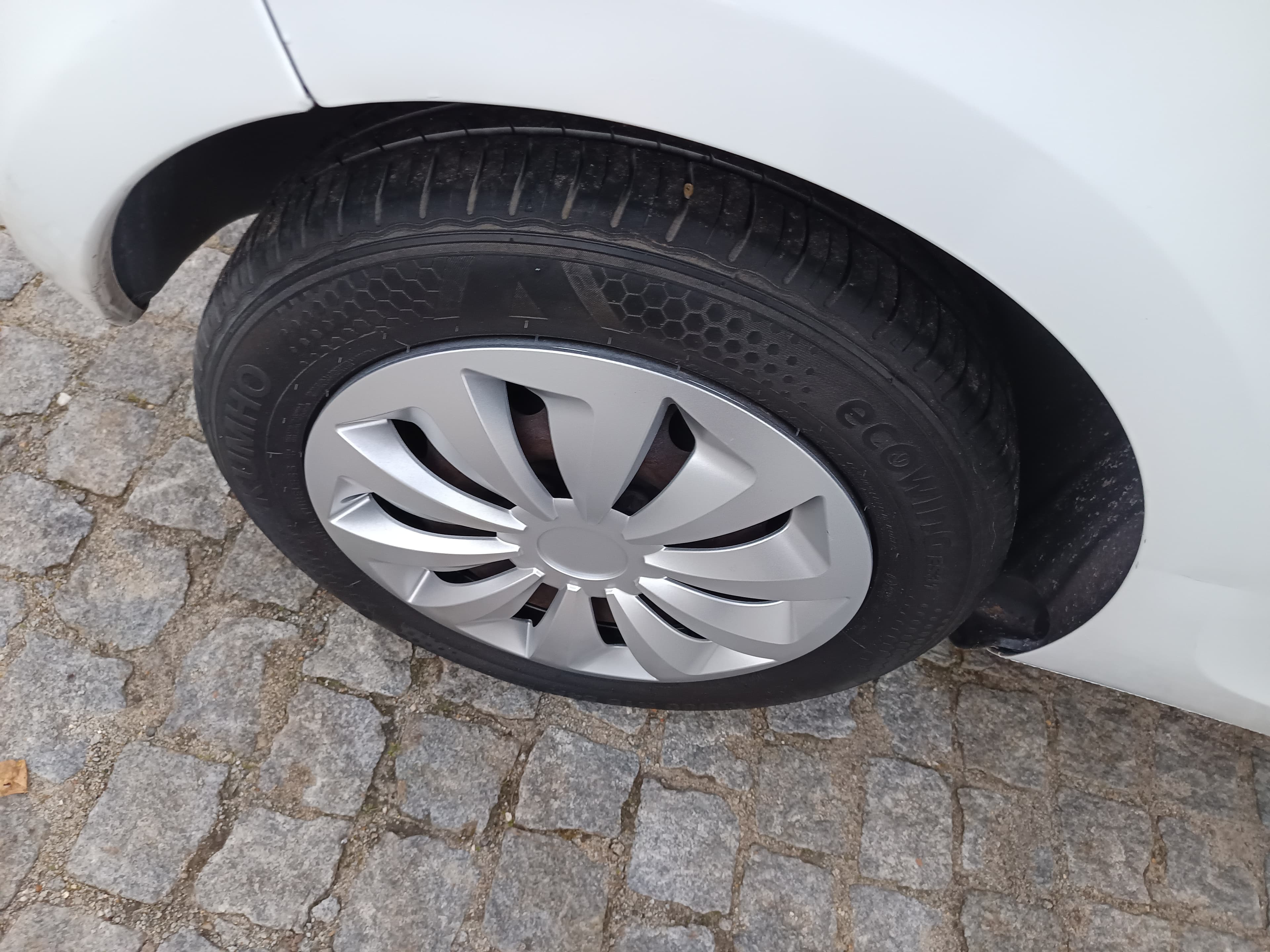 Renault Clio 1.5 DCi · Ano 2008 — image 8