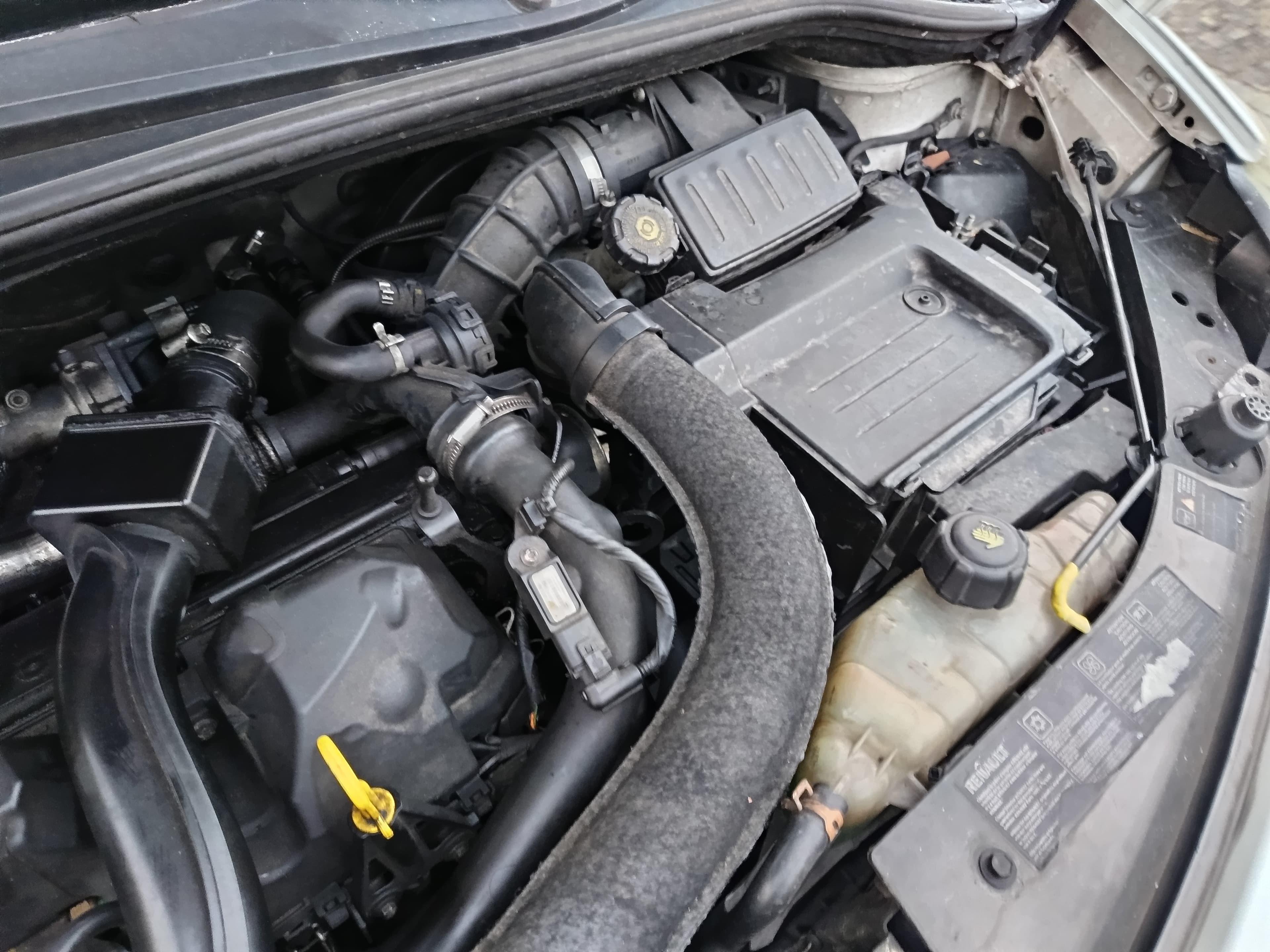 Renault Clio 1.5 DCi · Ano 2008 — image 16