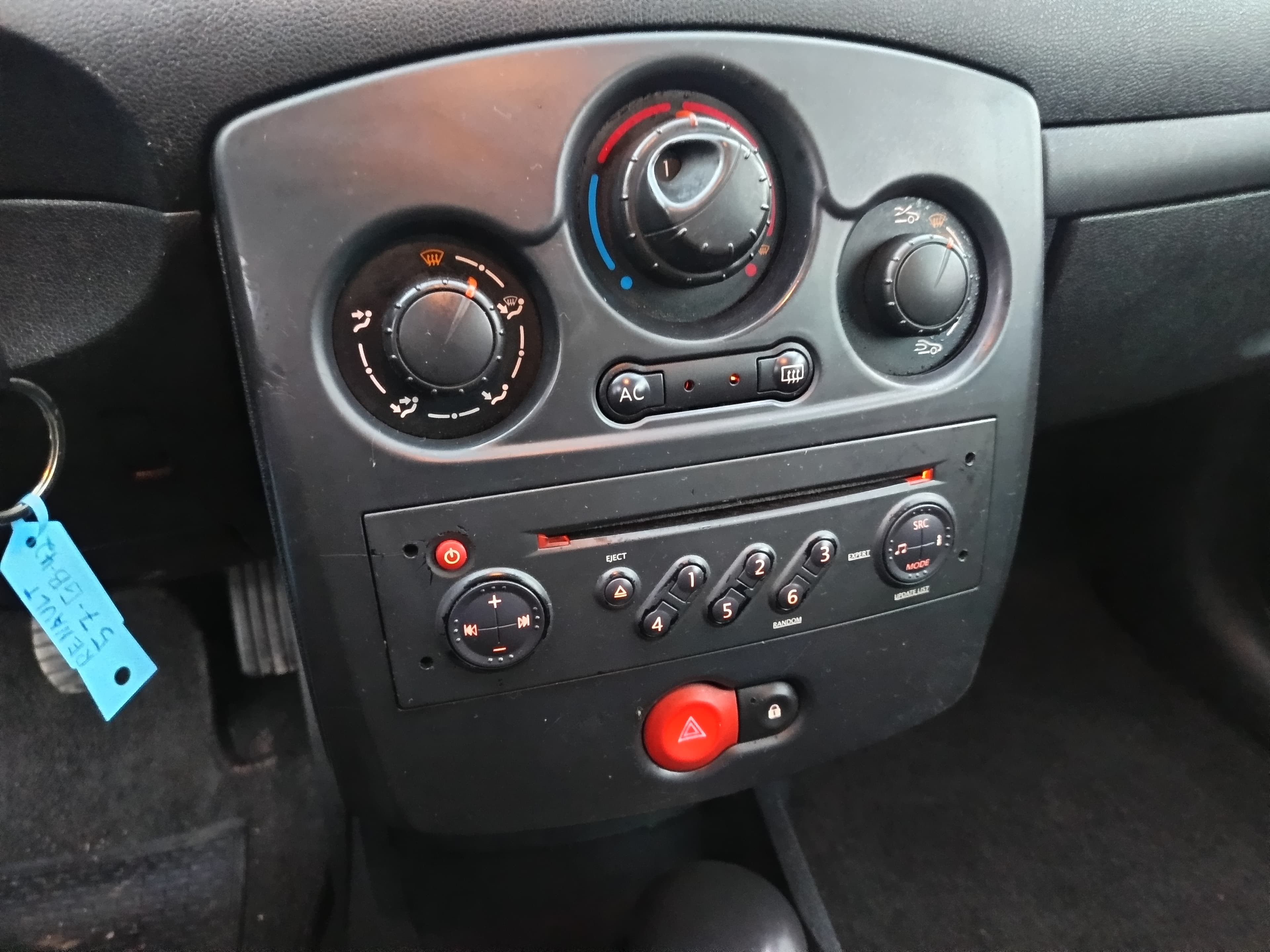 Renault Clio 1.5 DCi · Ano 2008 — image 28