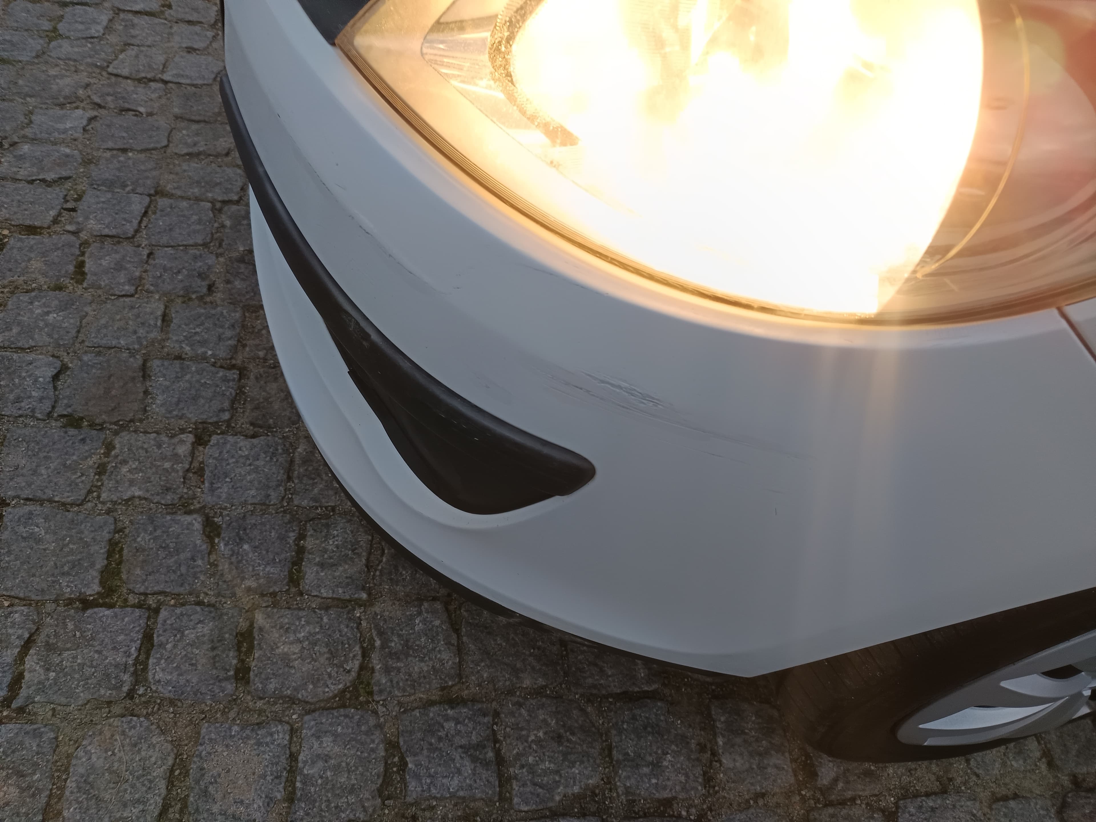 Renault Clio 1.5 DCi · Ano 2008 — image 13
