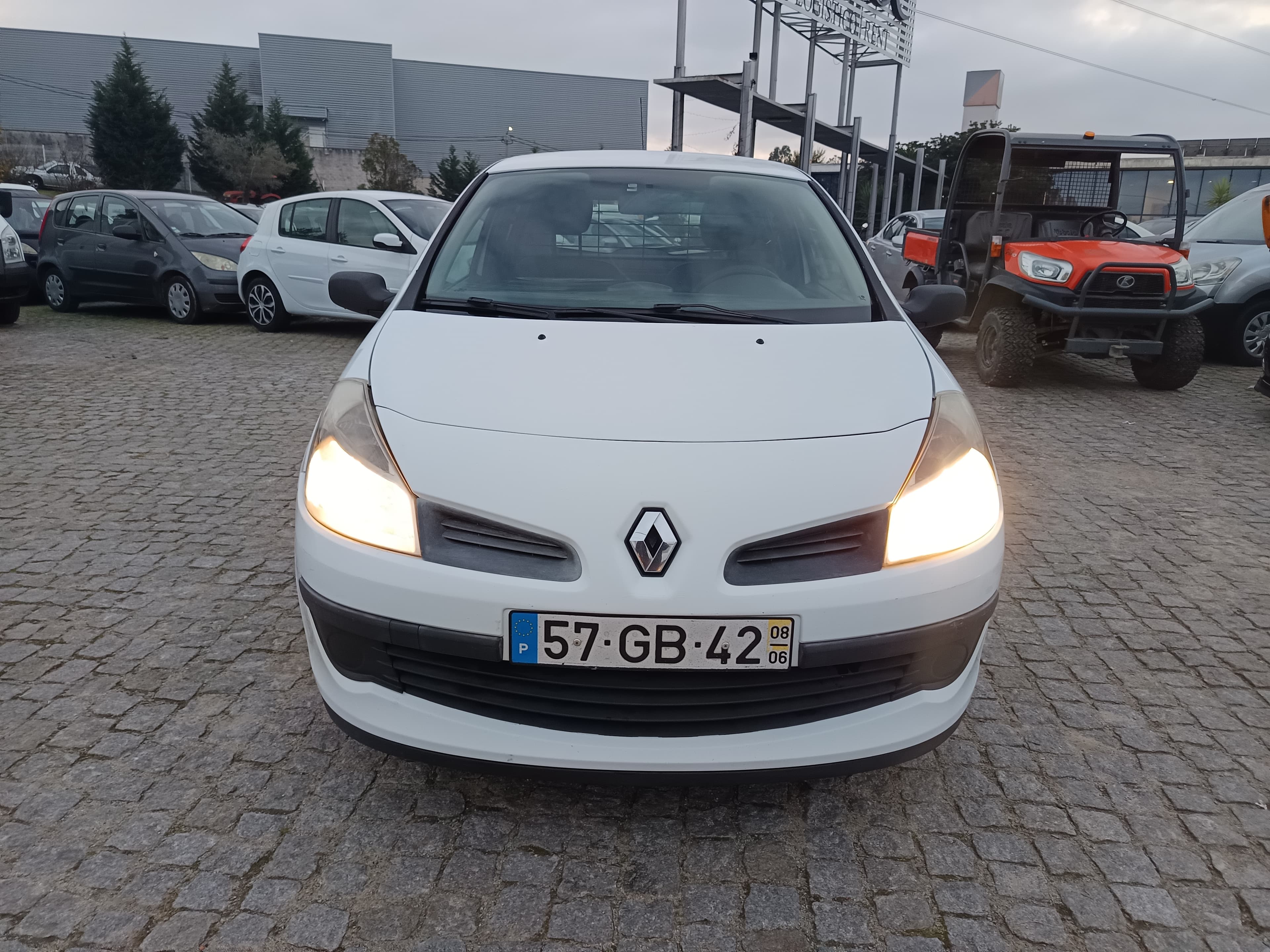 Renault Clio 1.5 DCi · Ano 2008 — image 3