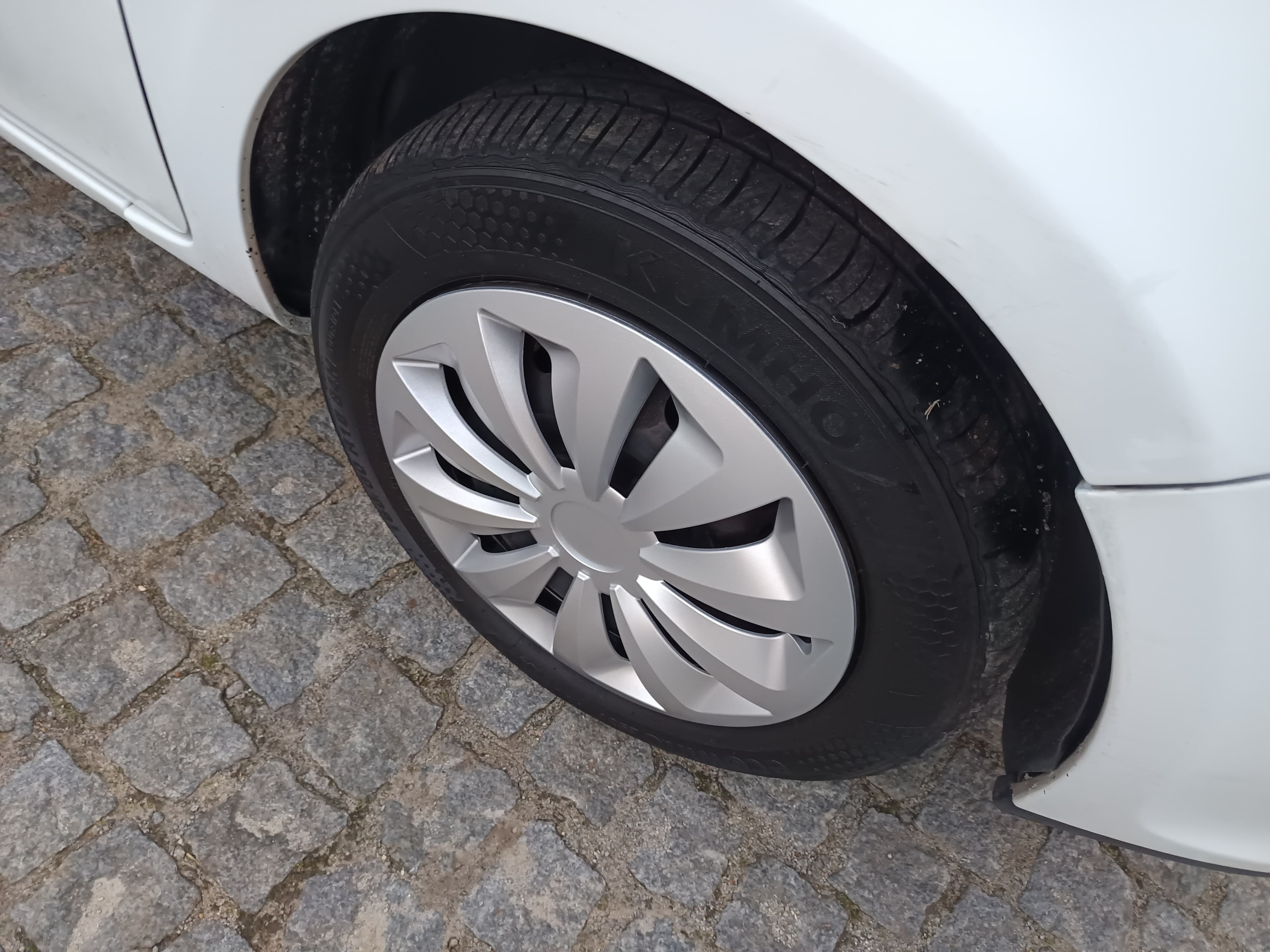 Renault Clio 1.5 DCi · Ano 2008 — image 7