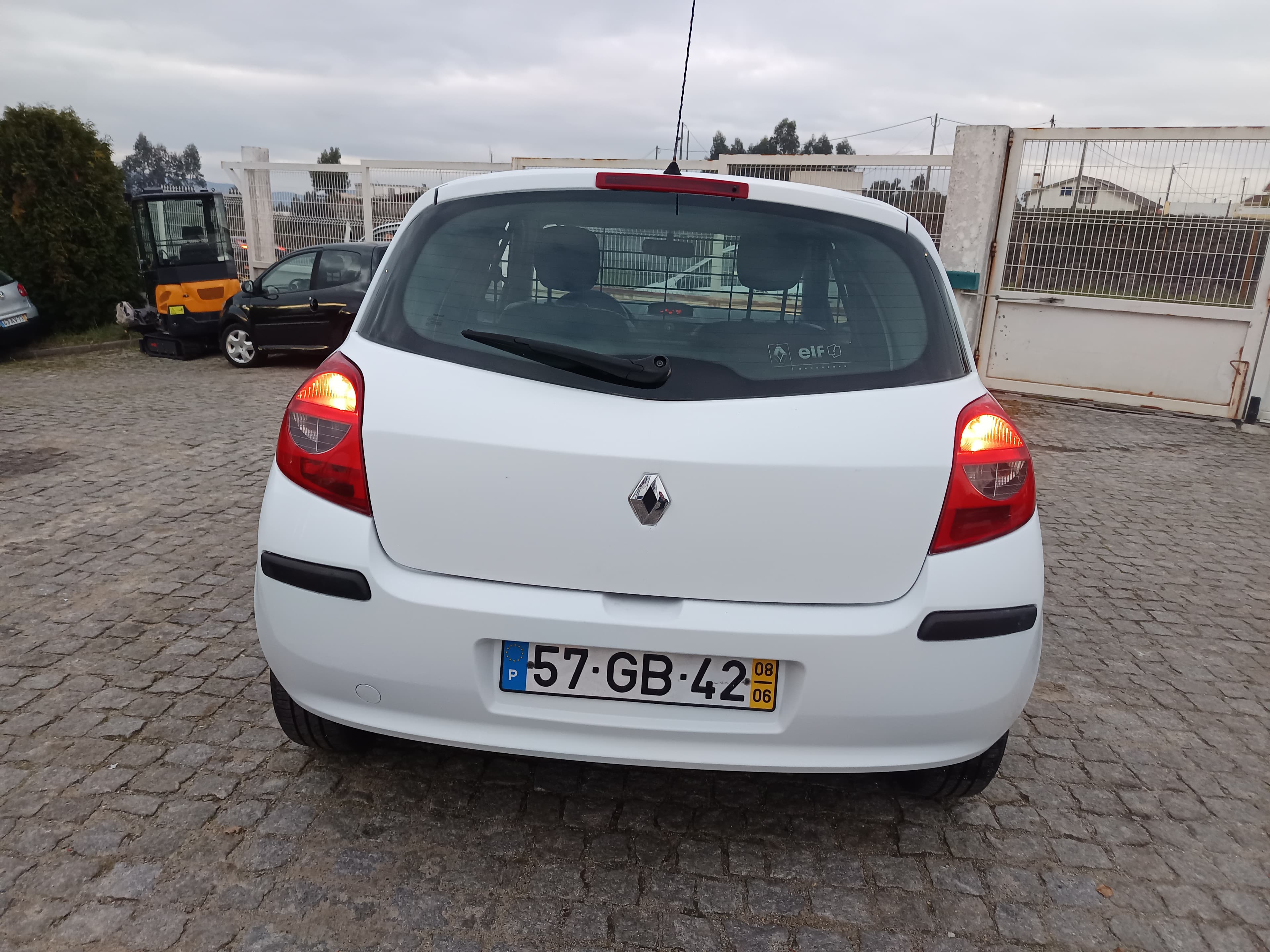 Renault Clio 1.5 DCi · Ano 2008 — image 5
