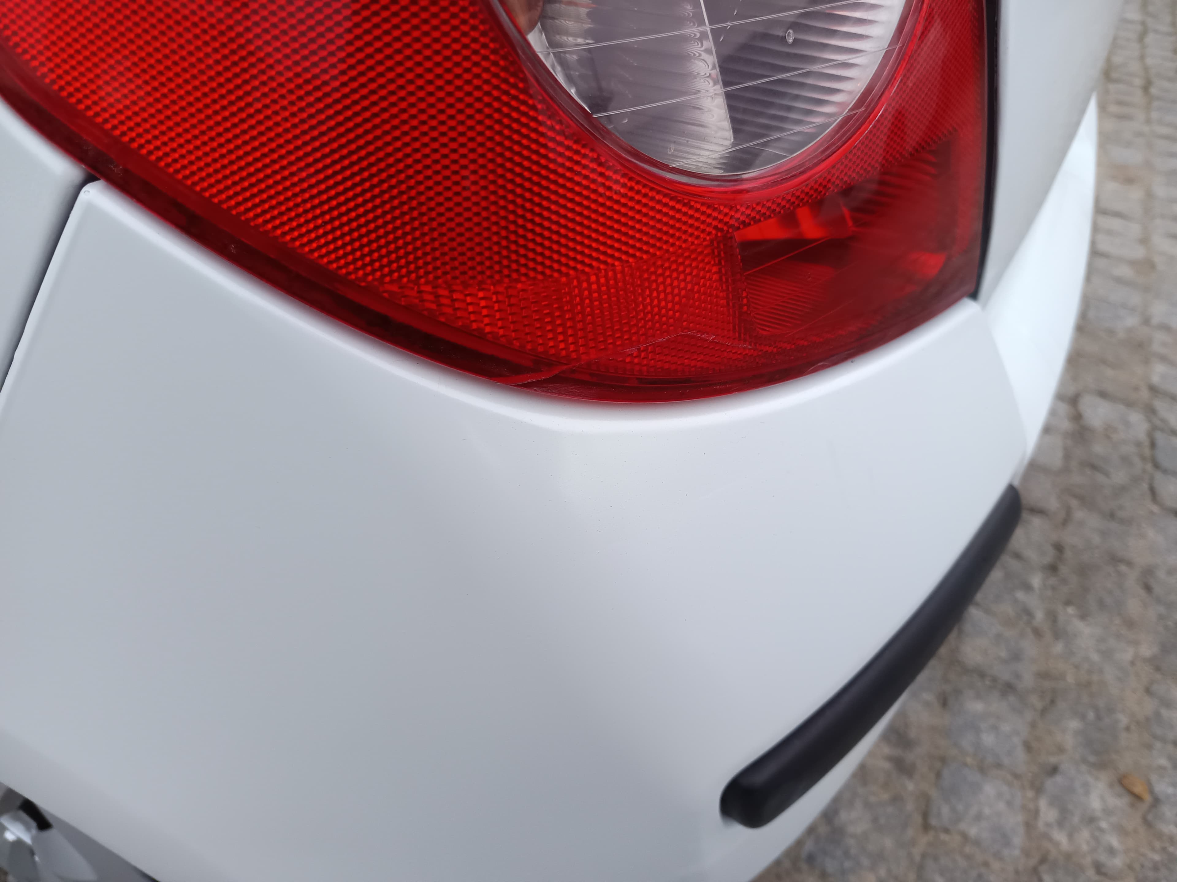 Renault Clio 1.5 DCi · Ano 2008 — image 11