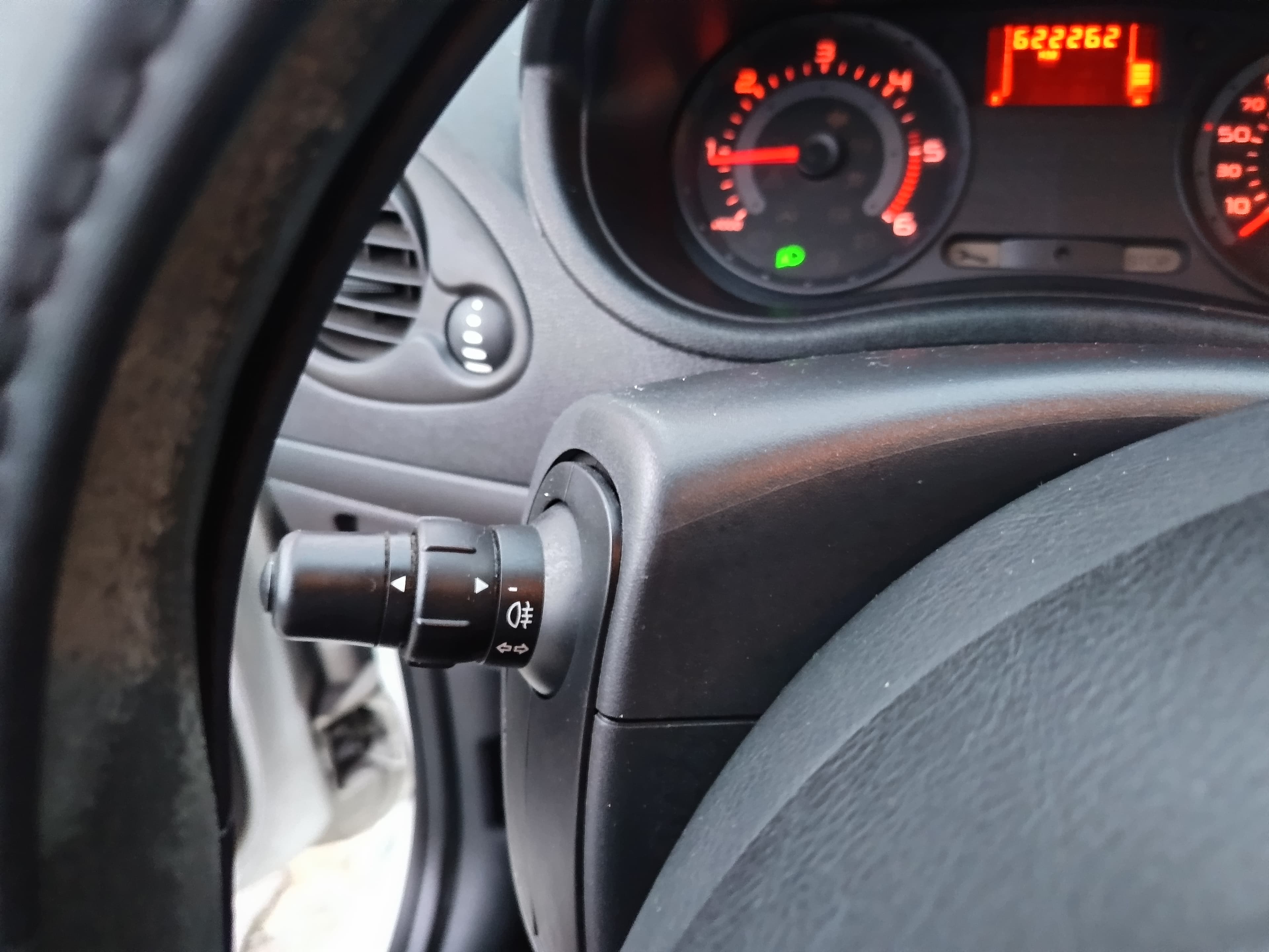 Renault Clio 1.5 DCi · Ano 2008 — image 32