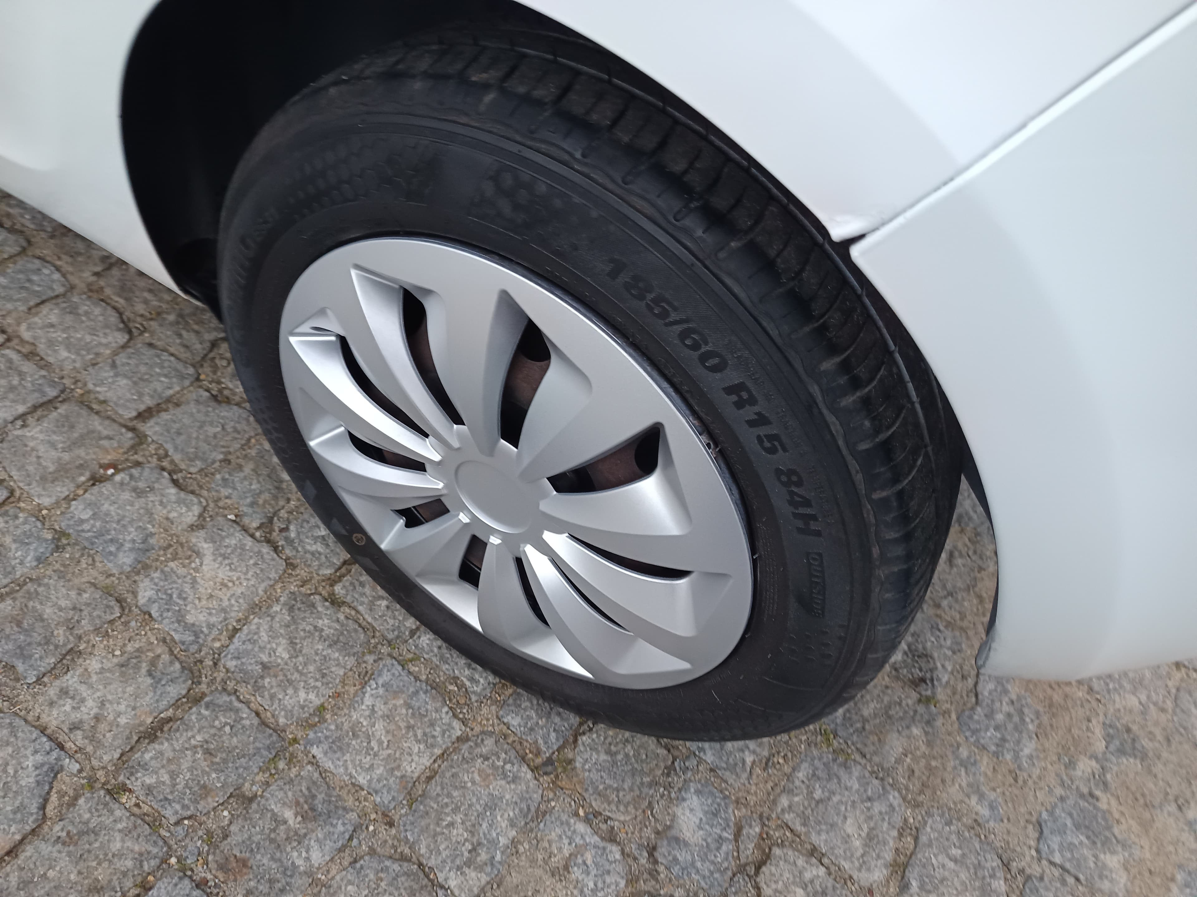 Renault Clio 1.5 DCi · Ano 2008 — image 10