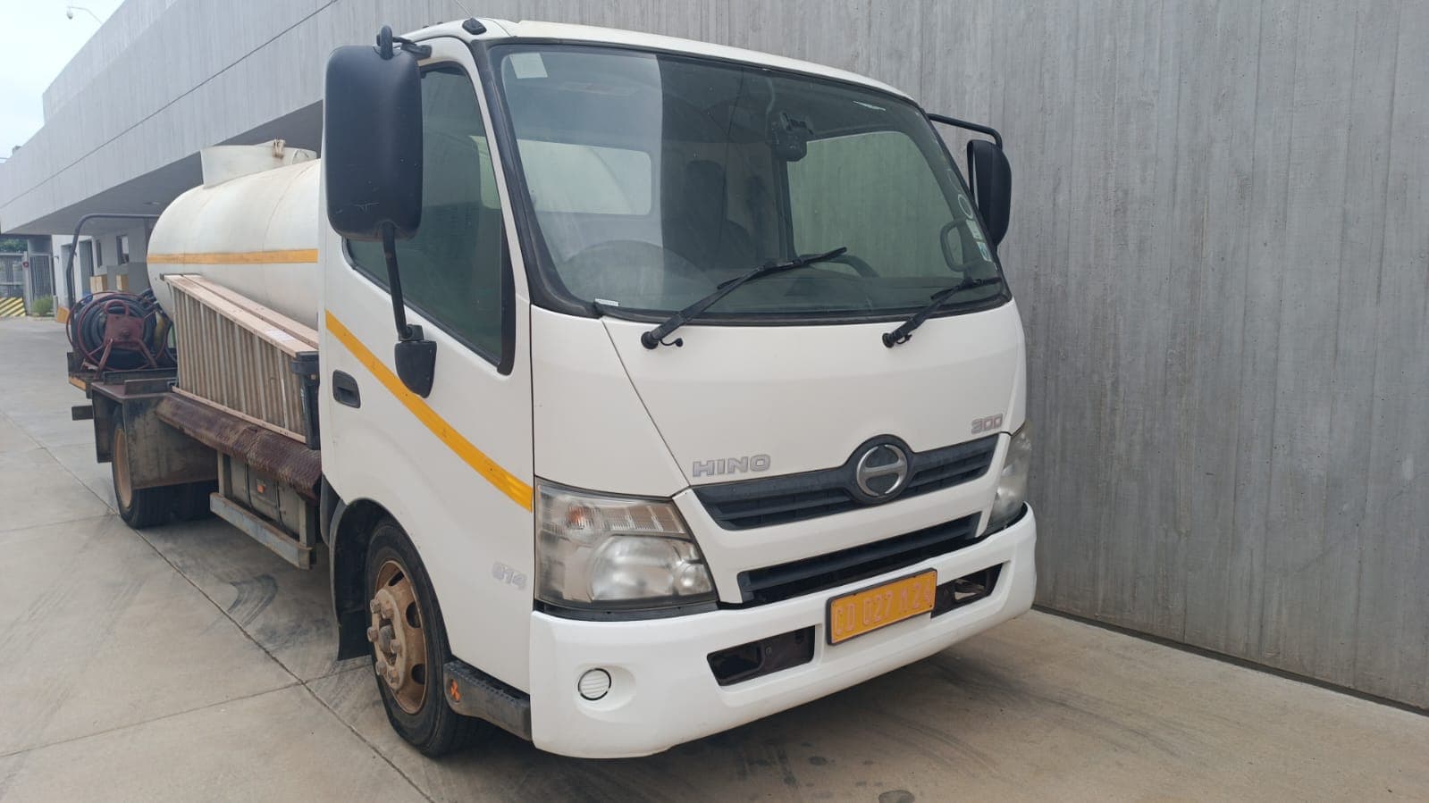 Camião-cisterna Toyota Hino - 2003