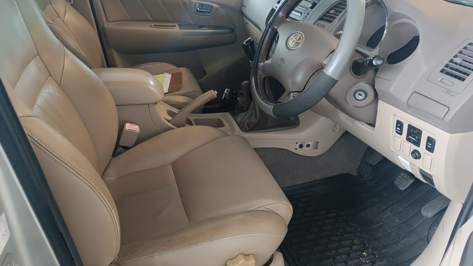 Toyota Fortuner - 2008 — imagem 8