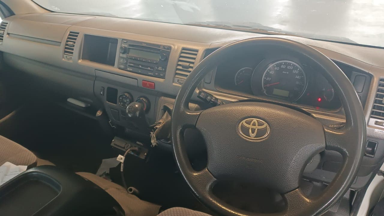 Toyota Quantum - 2010 — imagem 3