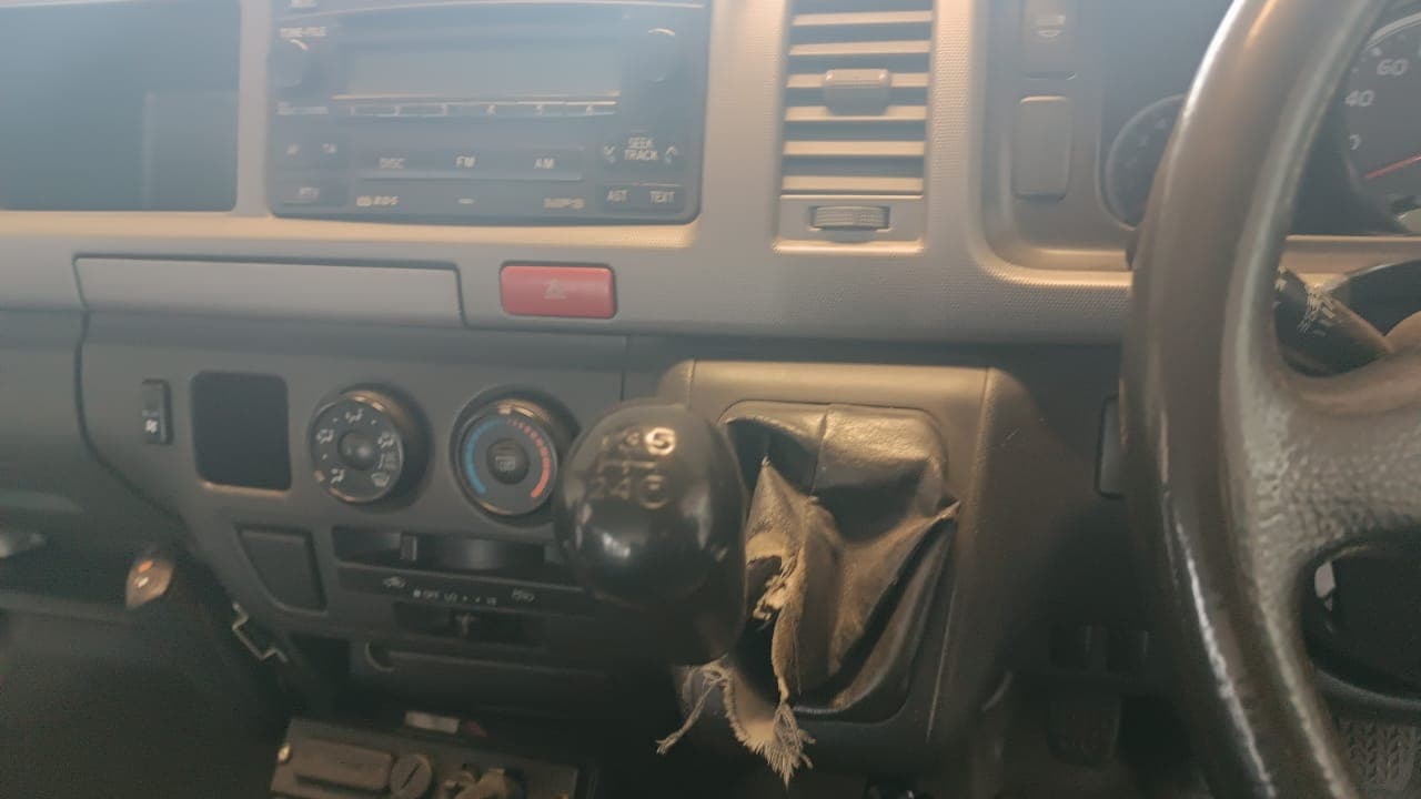 Toyota Quantum - 2010 — imagem 5