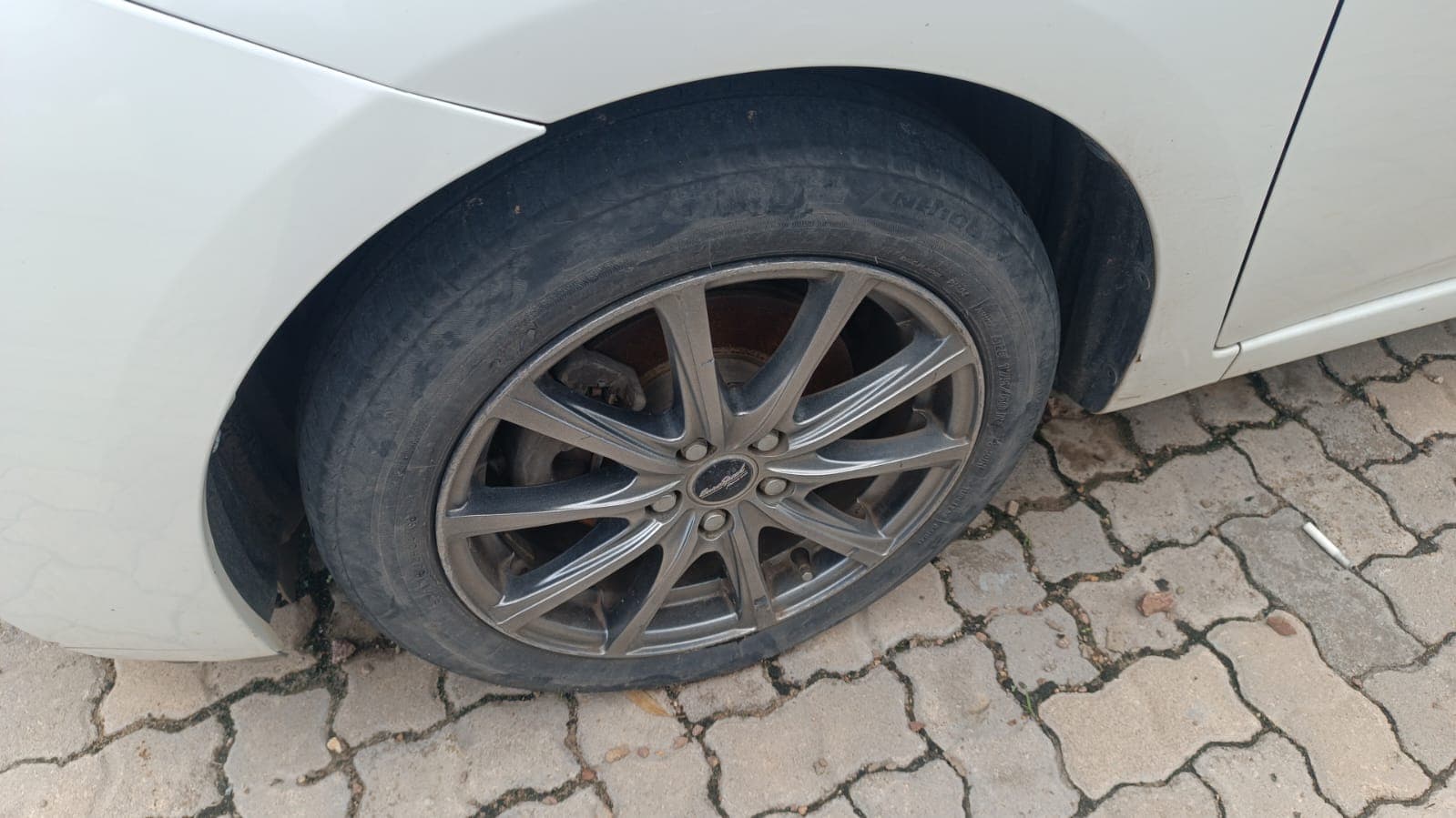 Toyota Ractis - 2012 — imagen 6