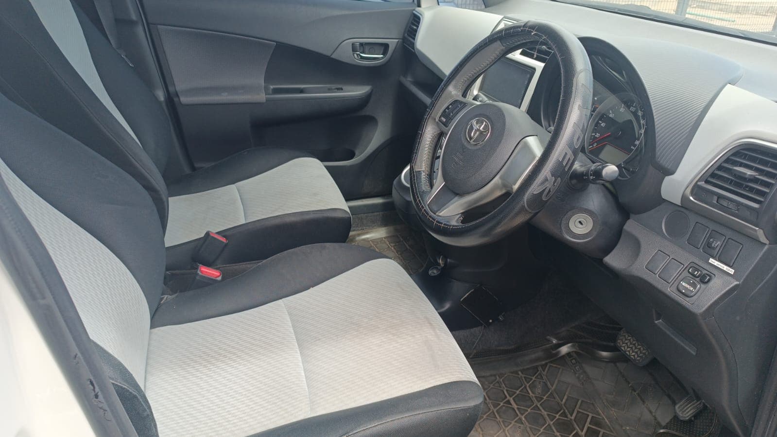 Toyota Ractis - 2012 — imagen 14