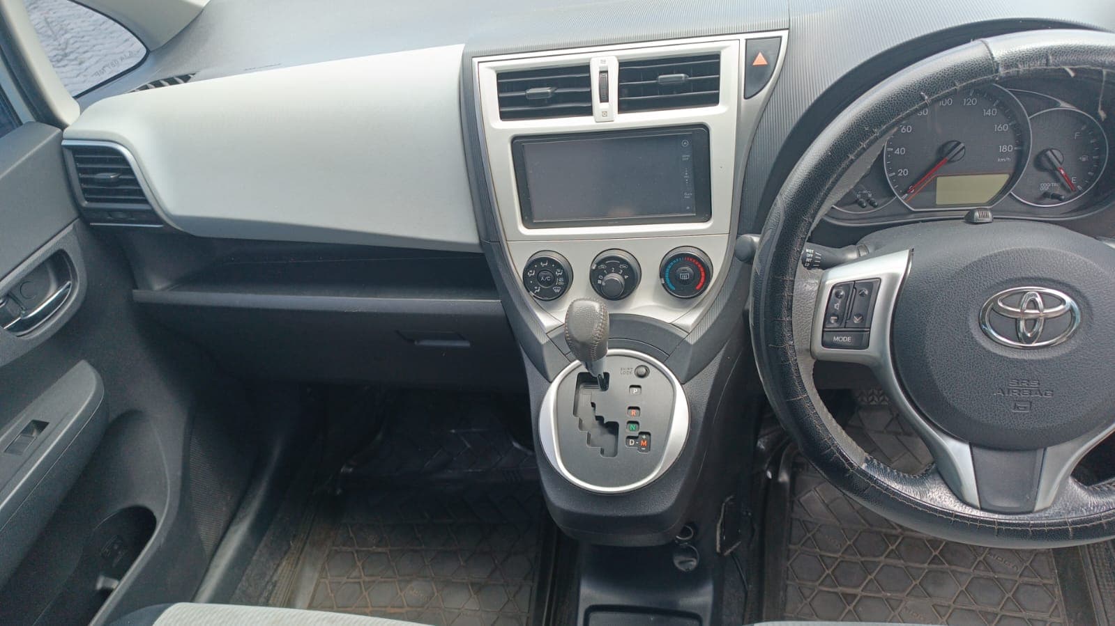 Toyota Ractis - 2012 — imagen 15