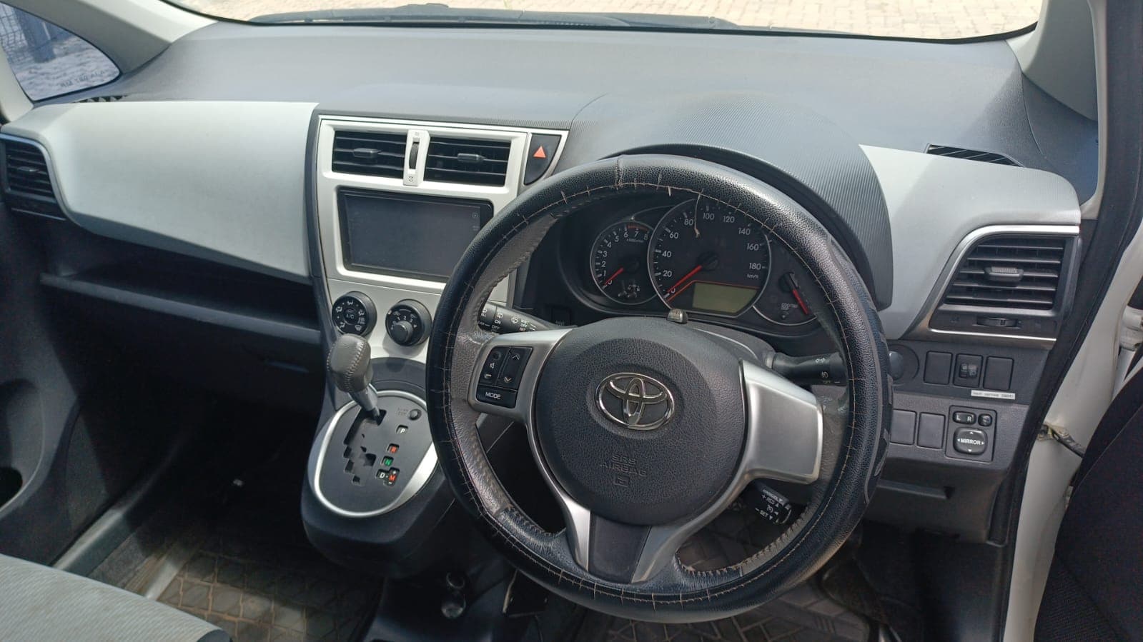 Toyota Ractis - 2012 — imagen 13