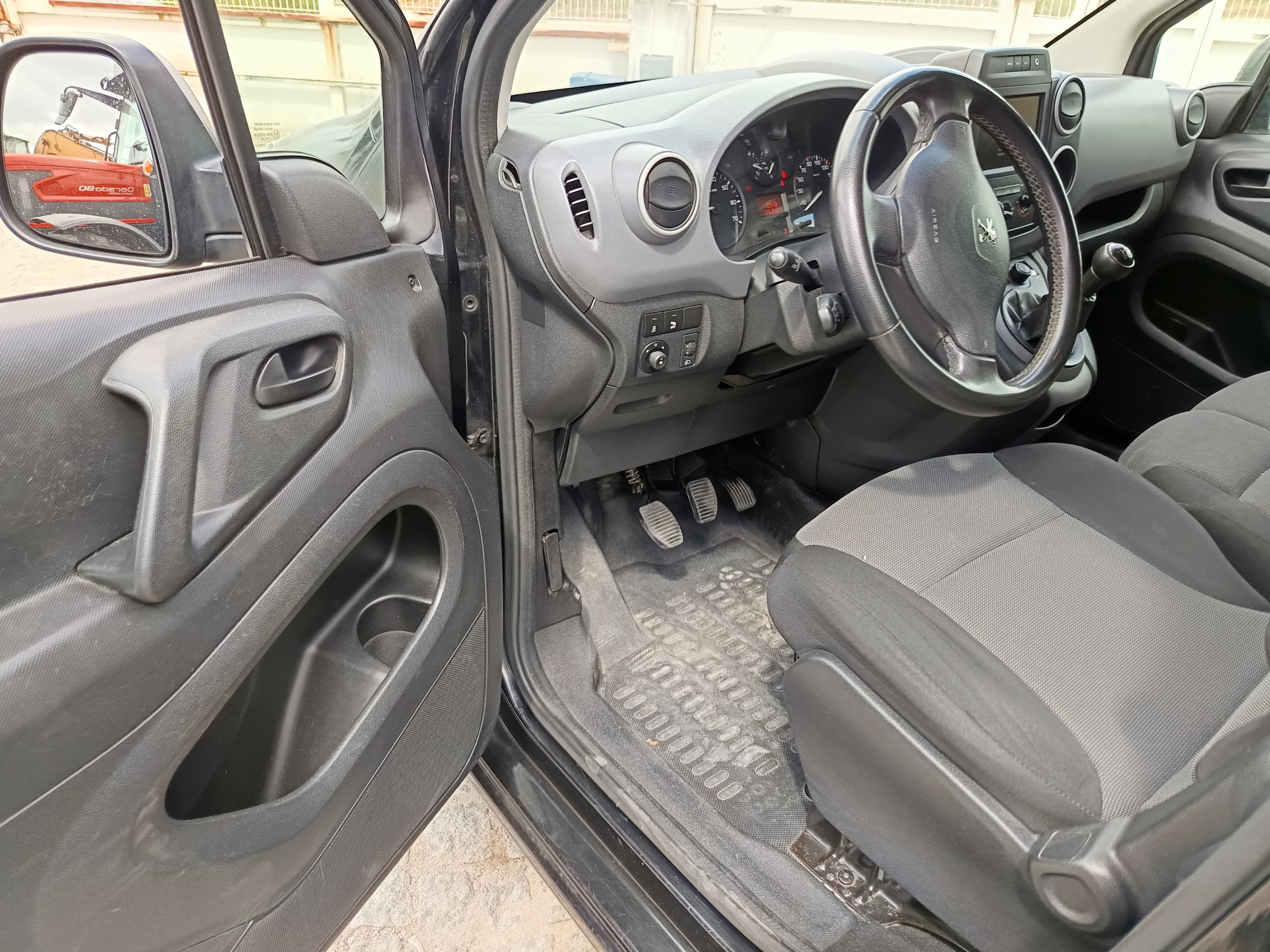 Peugeot Partner · Ano 2018 — image 26