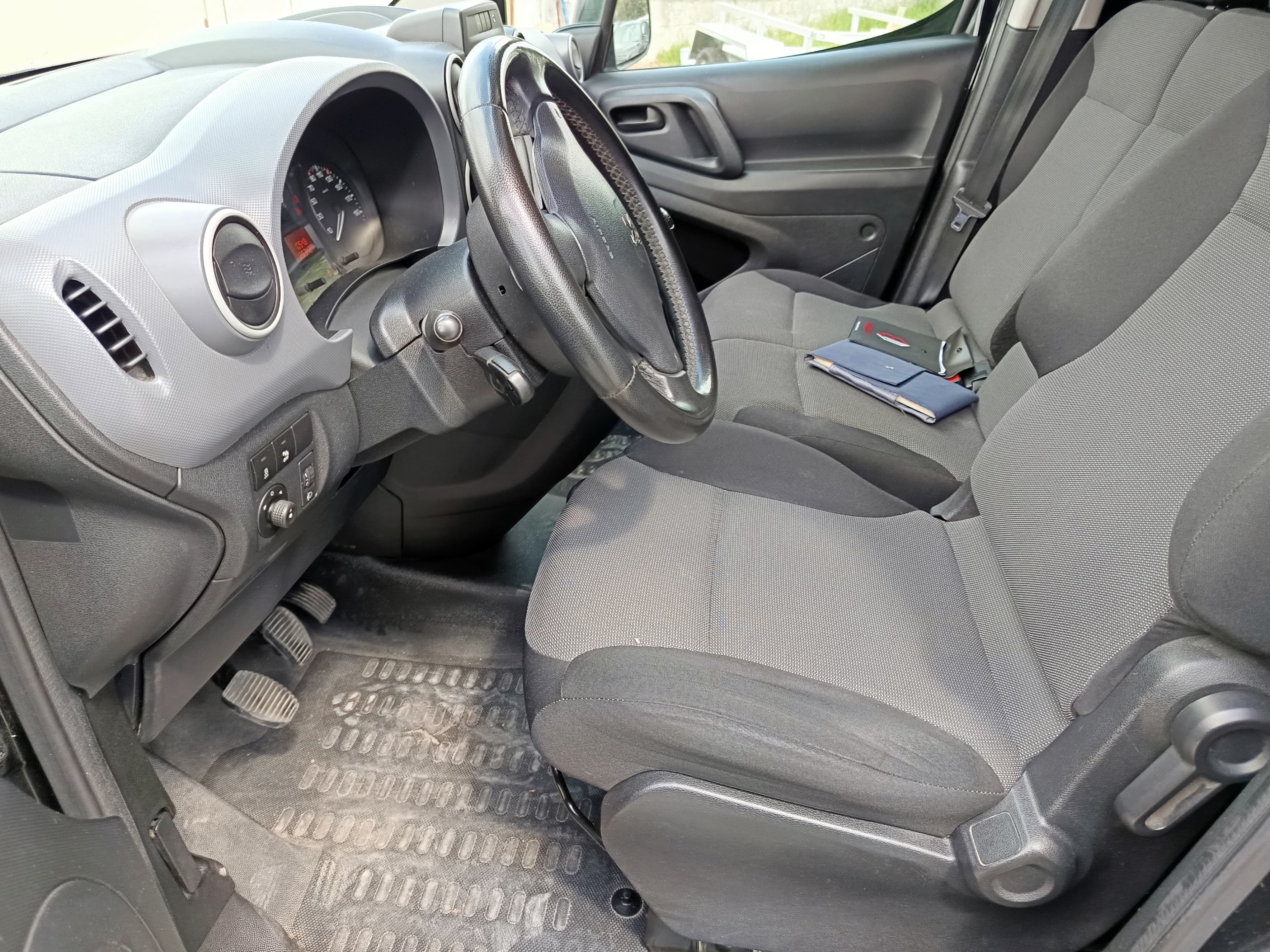 Peugeot Partner · Ano 2018 — image 28