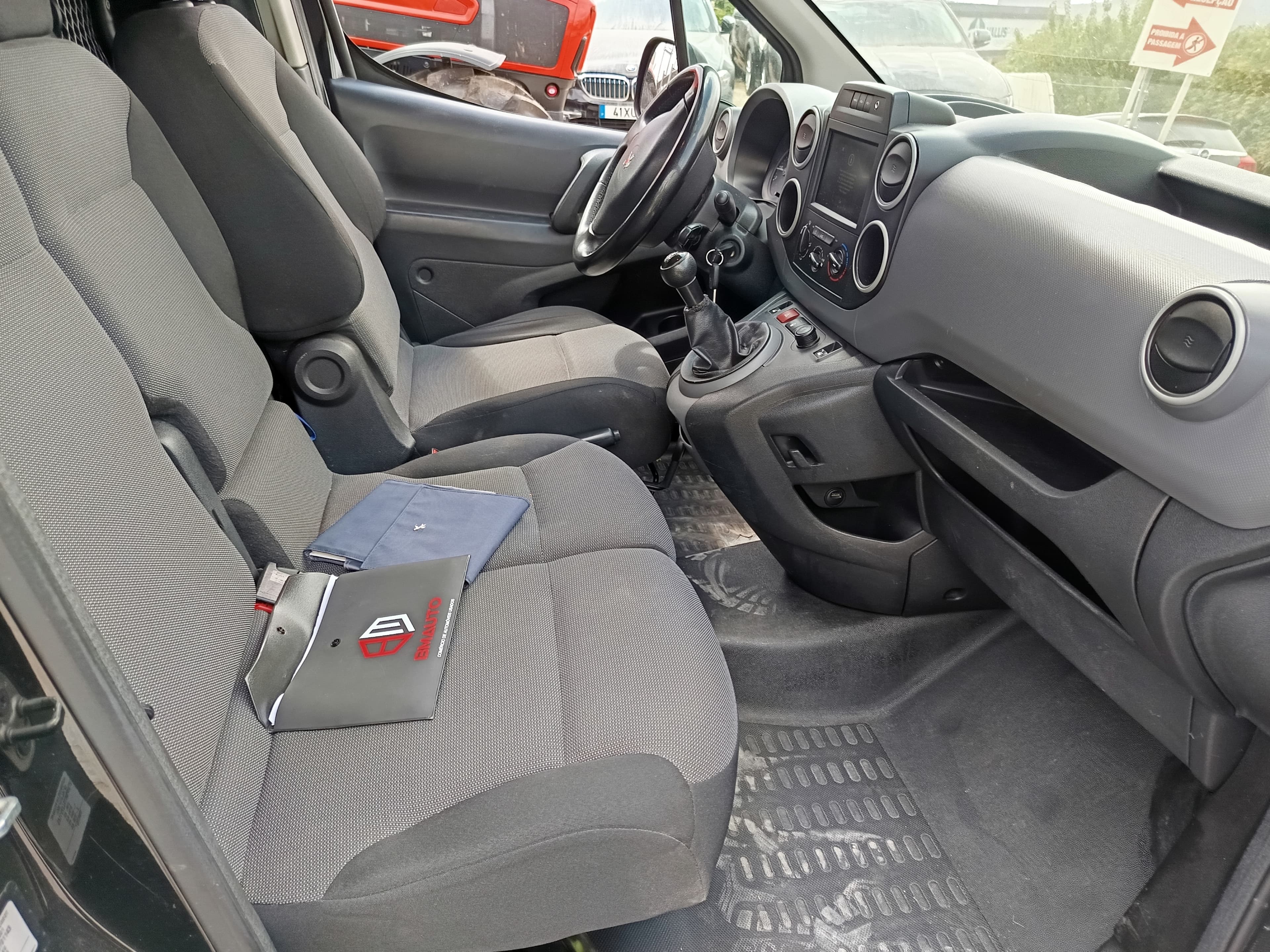 Peugeot Partner · Ano 2018 — image 21