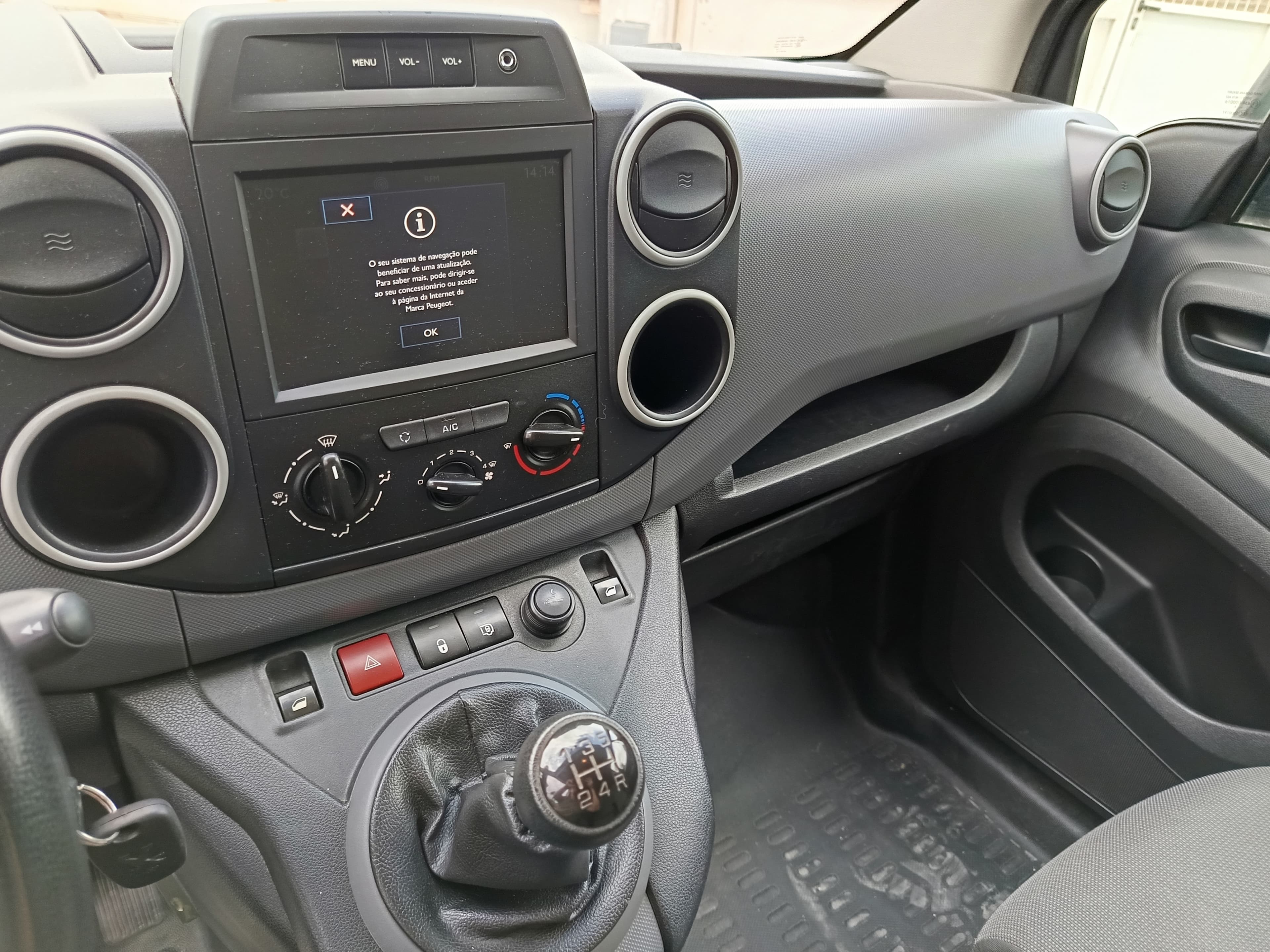 Peugeot Partner · Ano 2018 — image 31