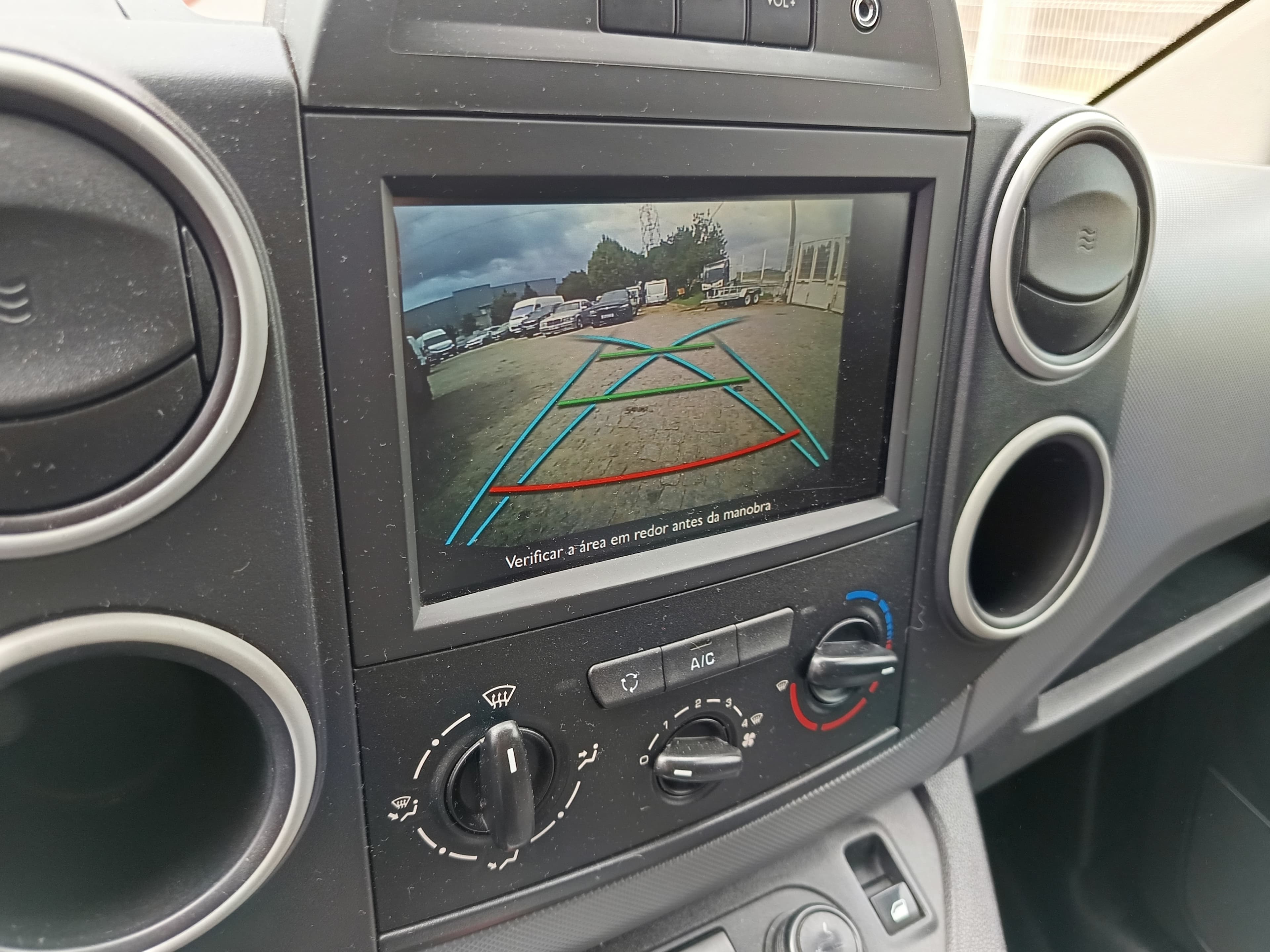 Peugeot Partner · Ano 2018 — image 41