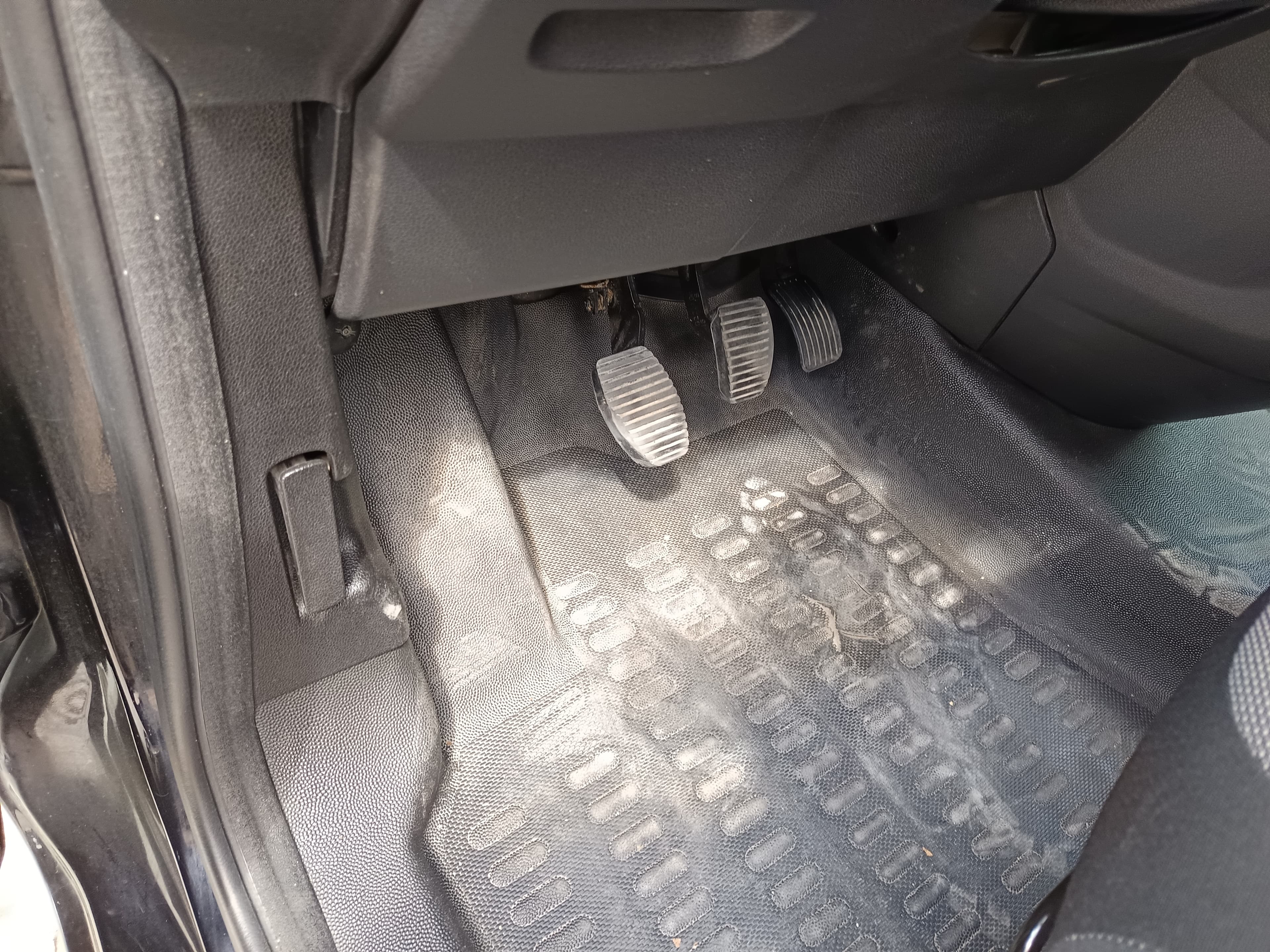 Peugeot Partner · Ano 2018 — image 29