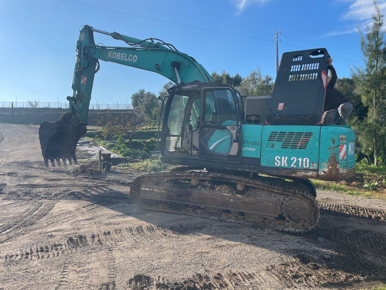 Escavadora Kobelco E 215 · Ano 2004 — imagen 2
