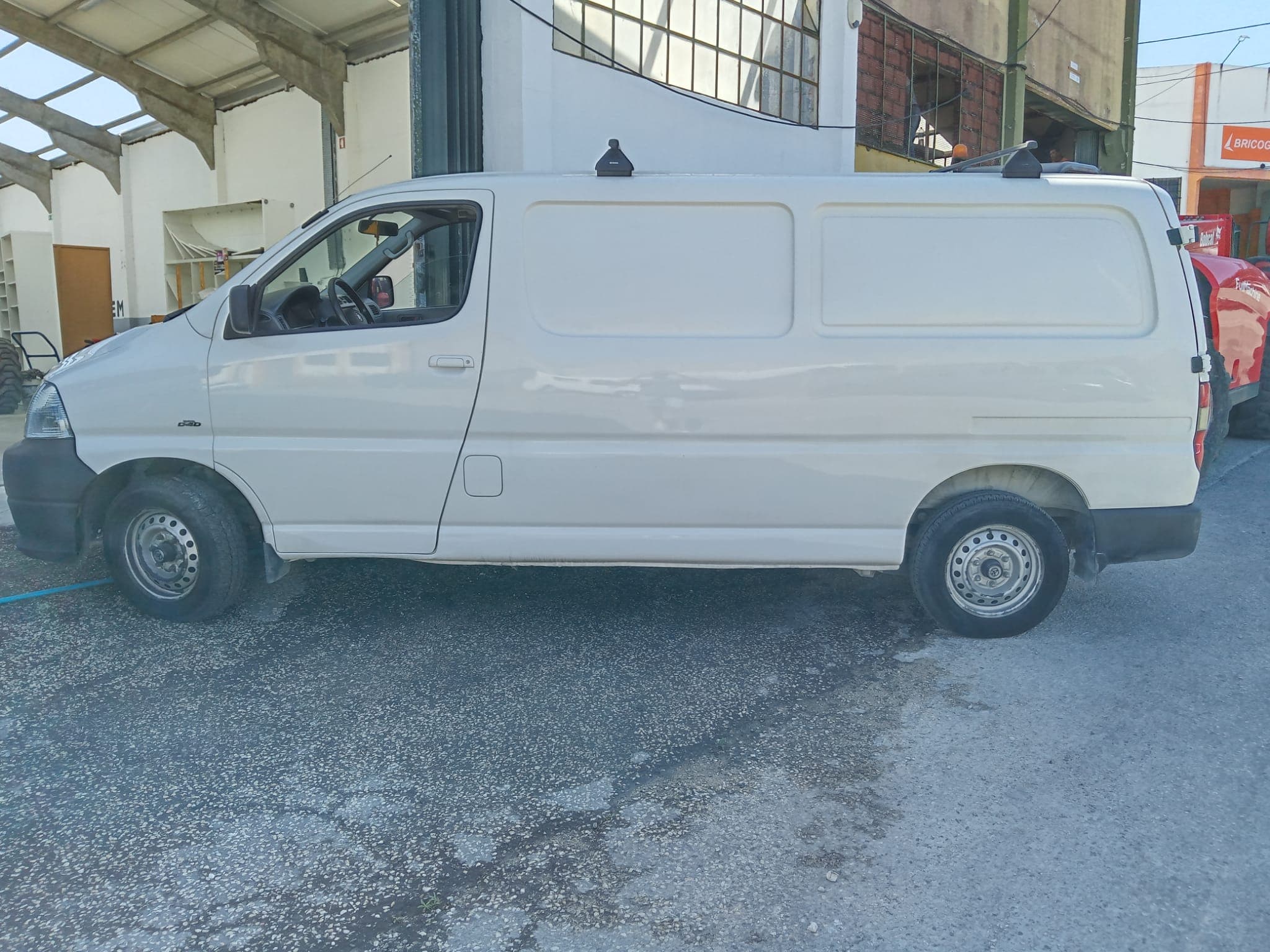 Toyota Hiace · Ano 2009 — image 4