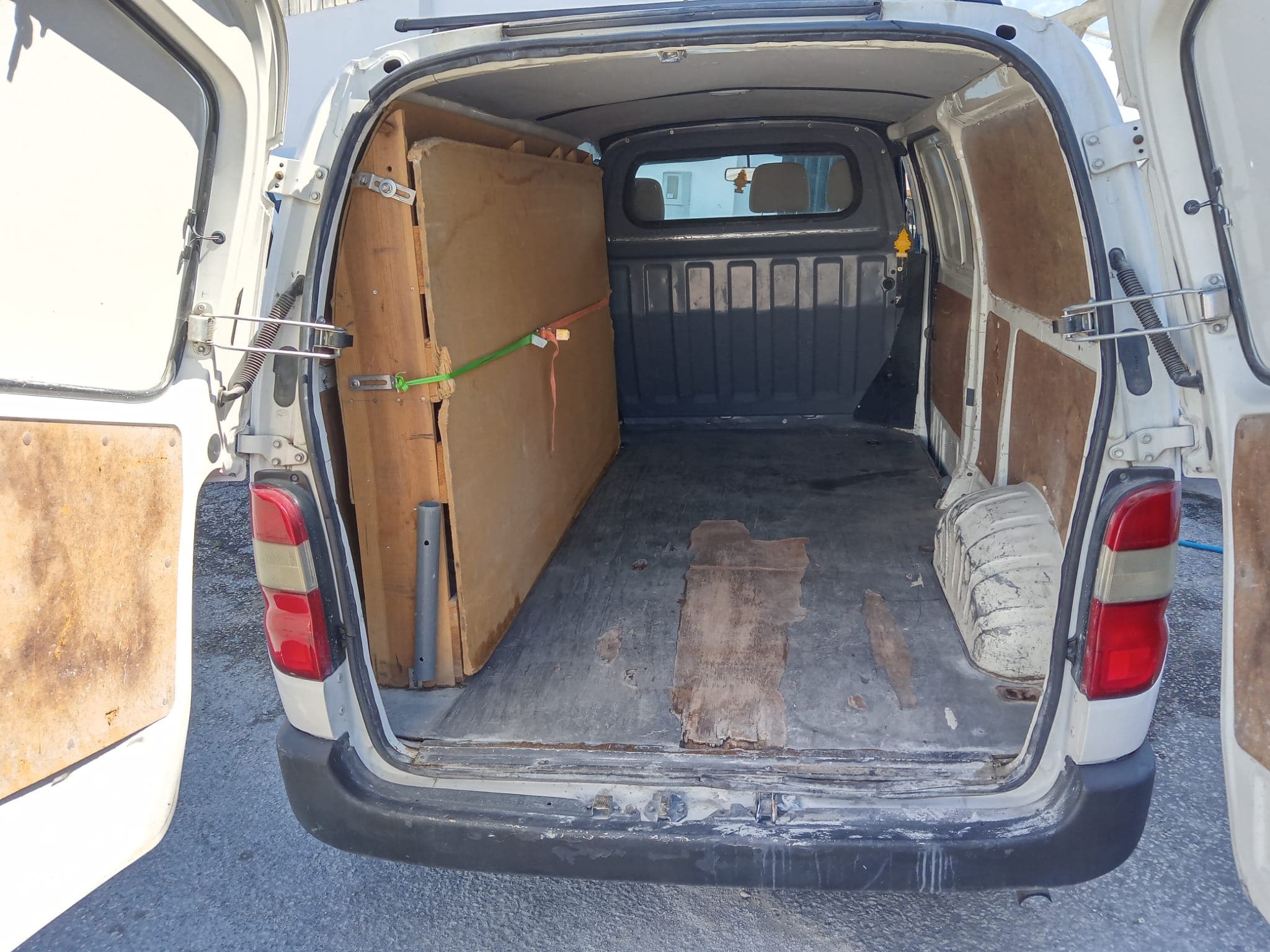 Toyota Hiace · Ano 2009 — image 8