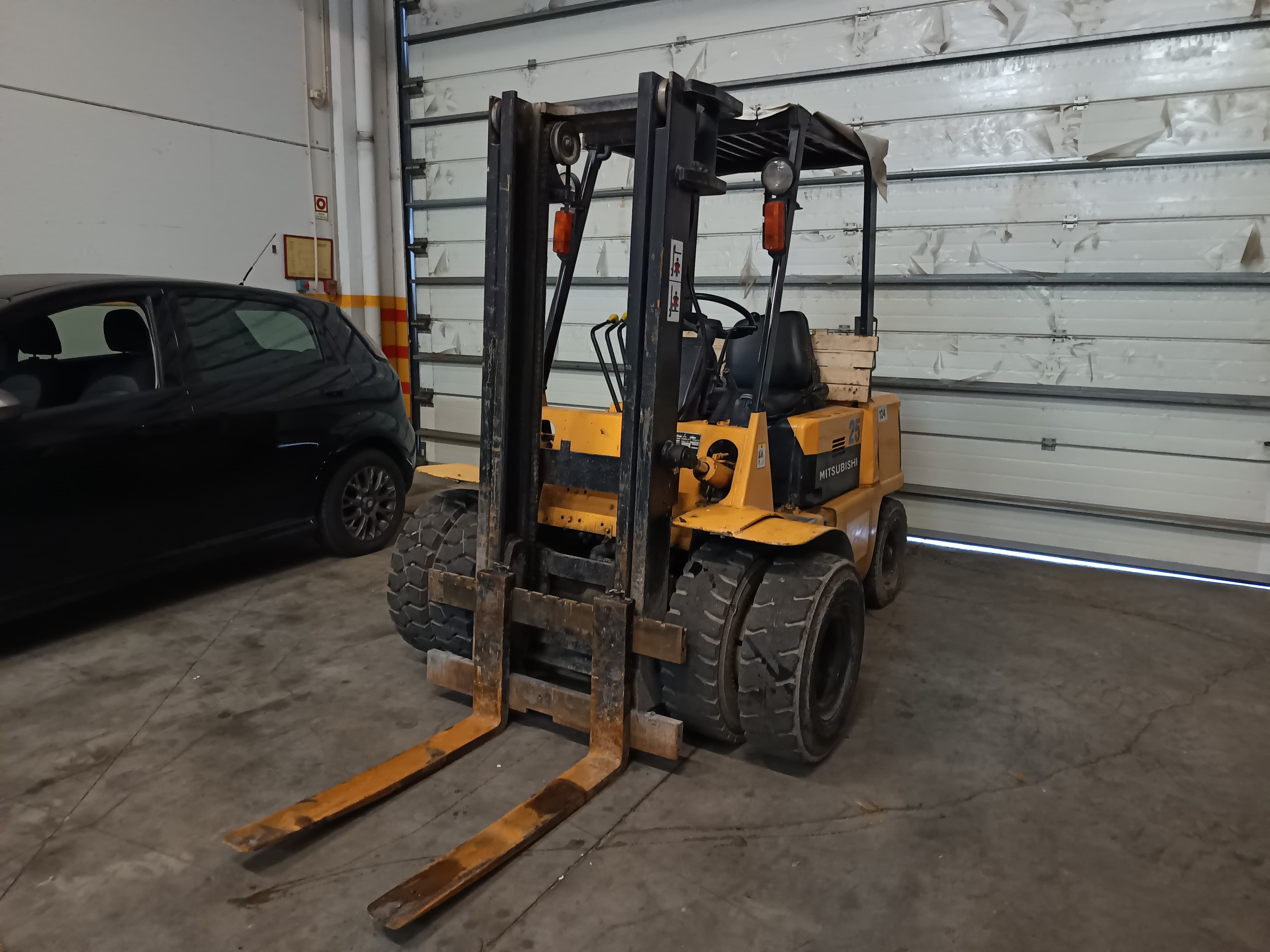 Empilhador Mitsubishi FD-25 · Ano 1990 — imagen 1