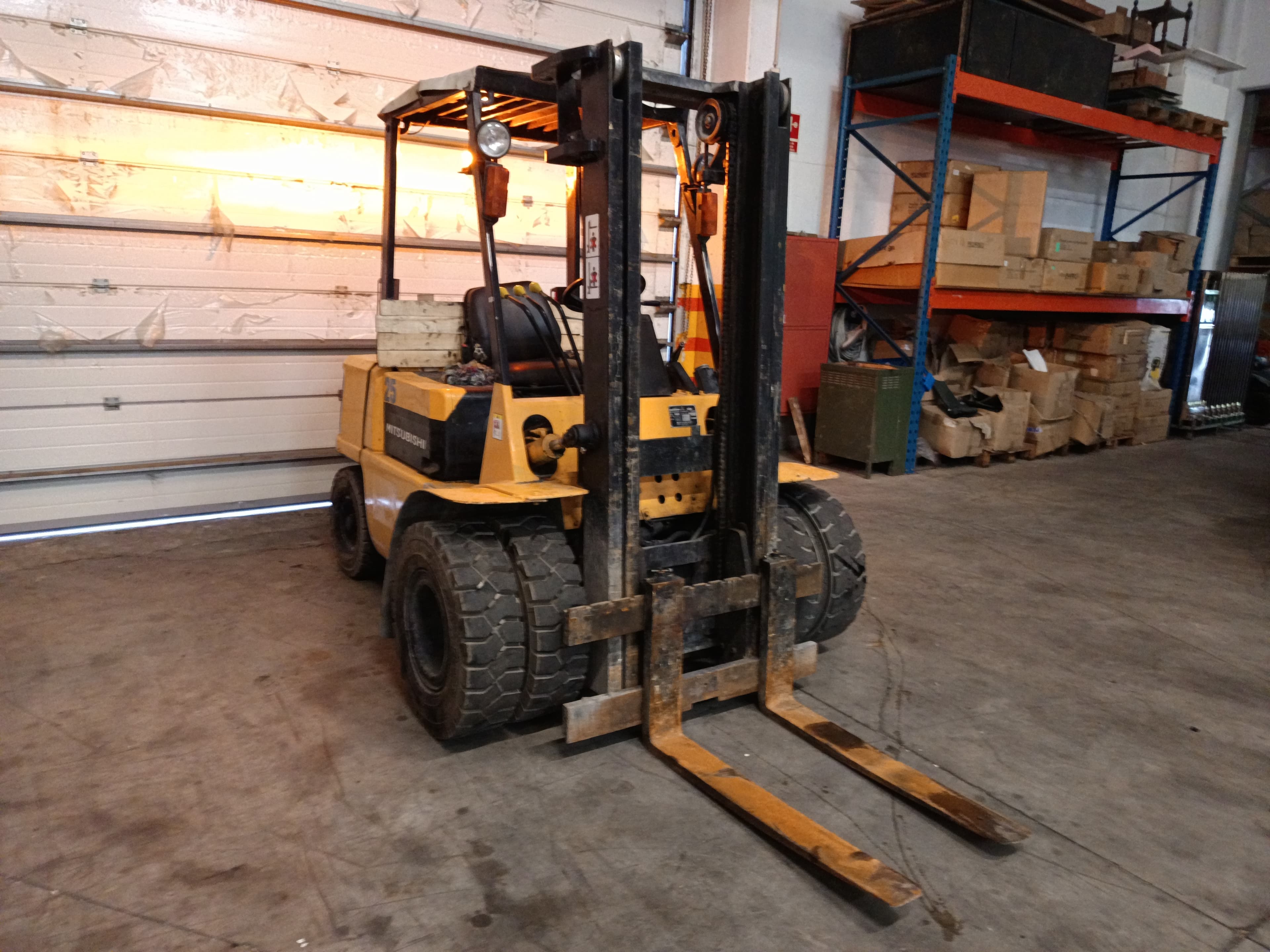 Empilhador Mitsubishi FD-25 · Ano 1990 — imagen 3