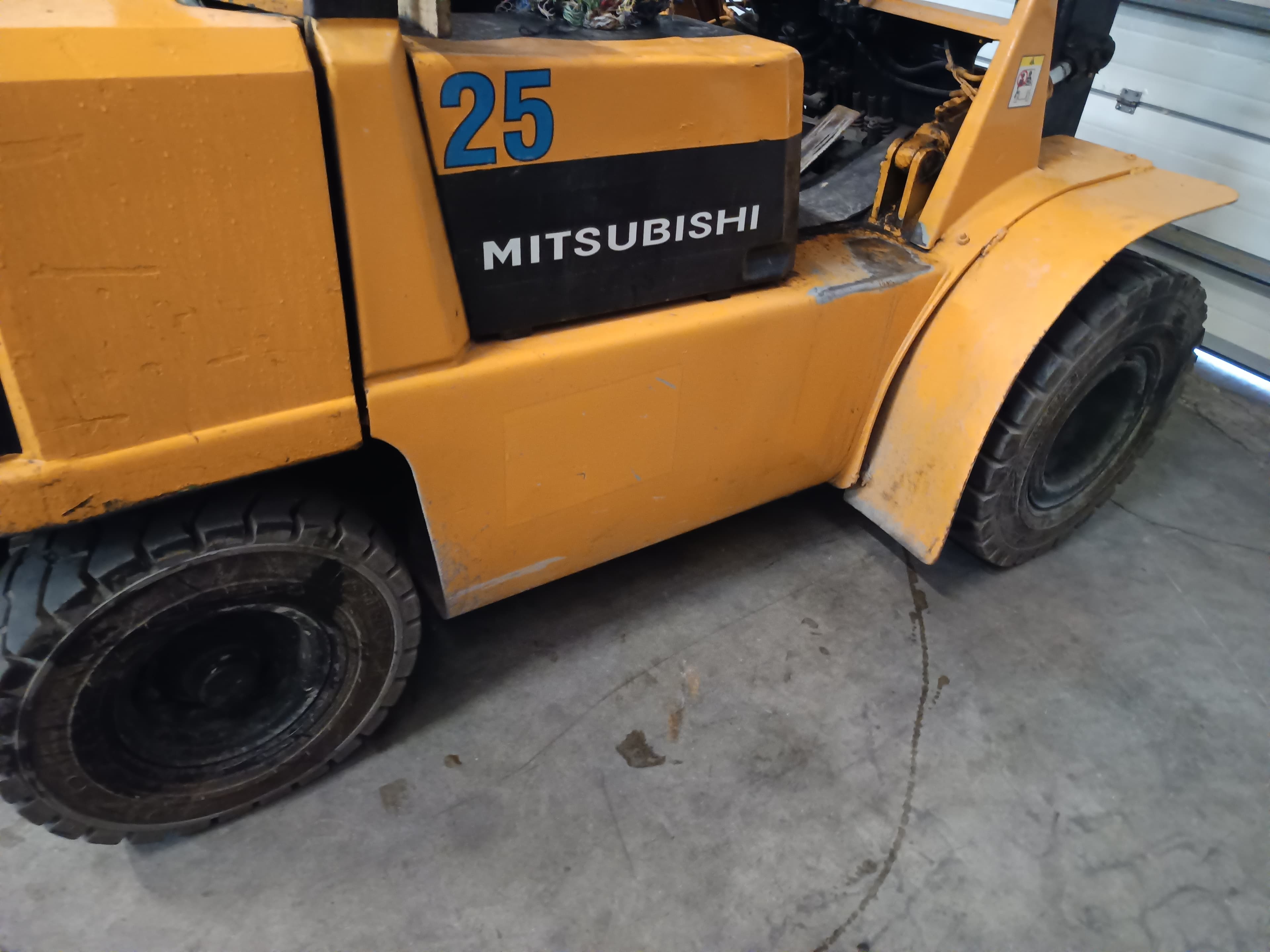 Empilhador Mitsubishi FD-25 · Ano 1990 — imagen 9