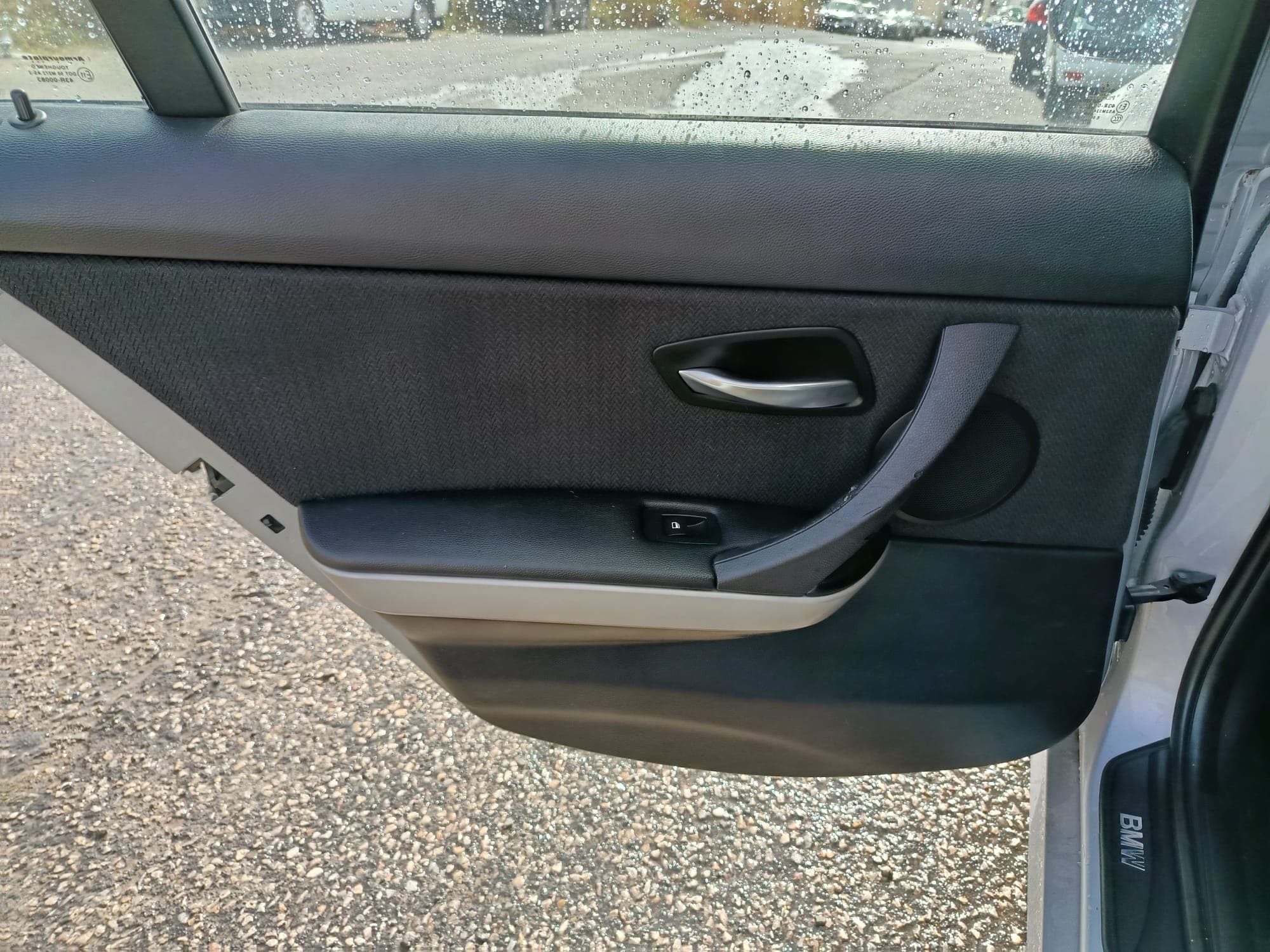 BMW 318 D · Ano 2010 — image 13