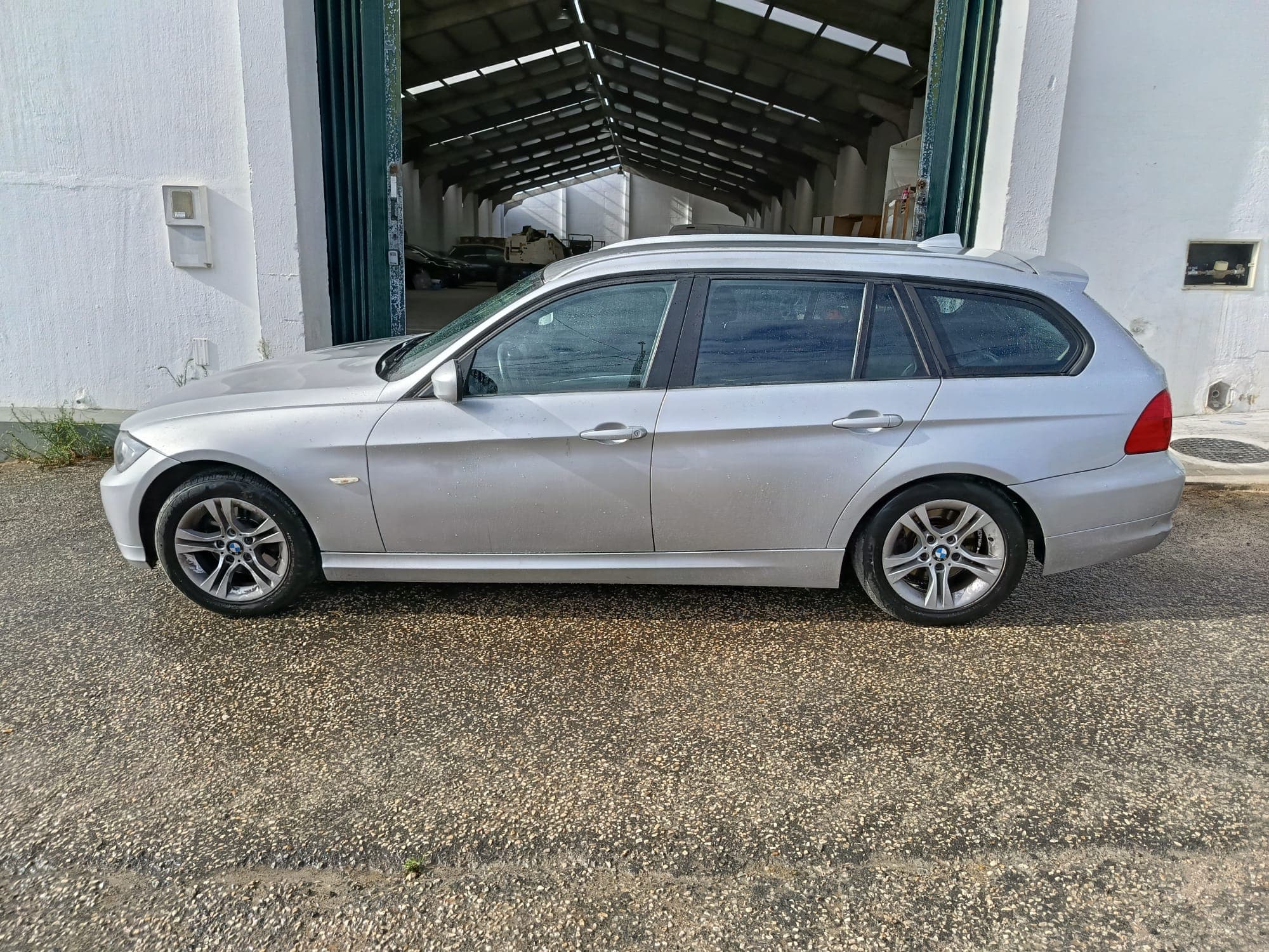 BMW 318 D · Ano 2010 — image 4