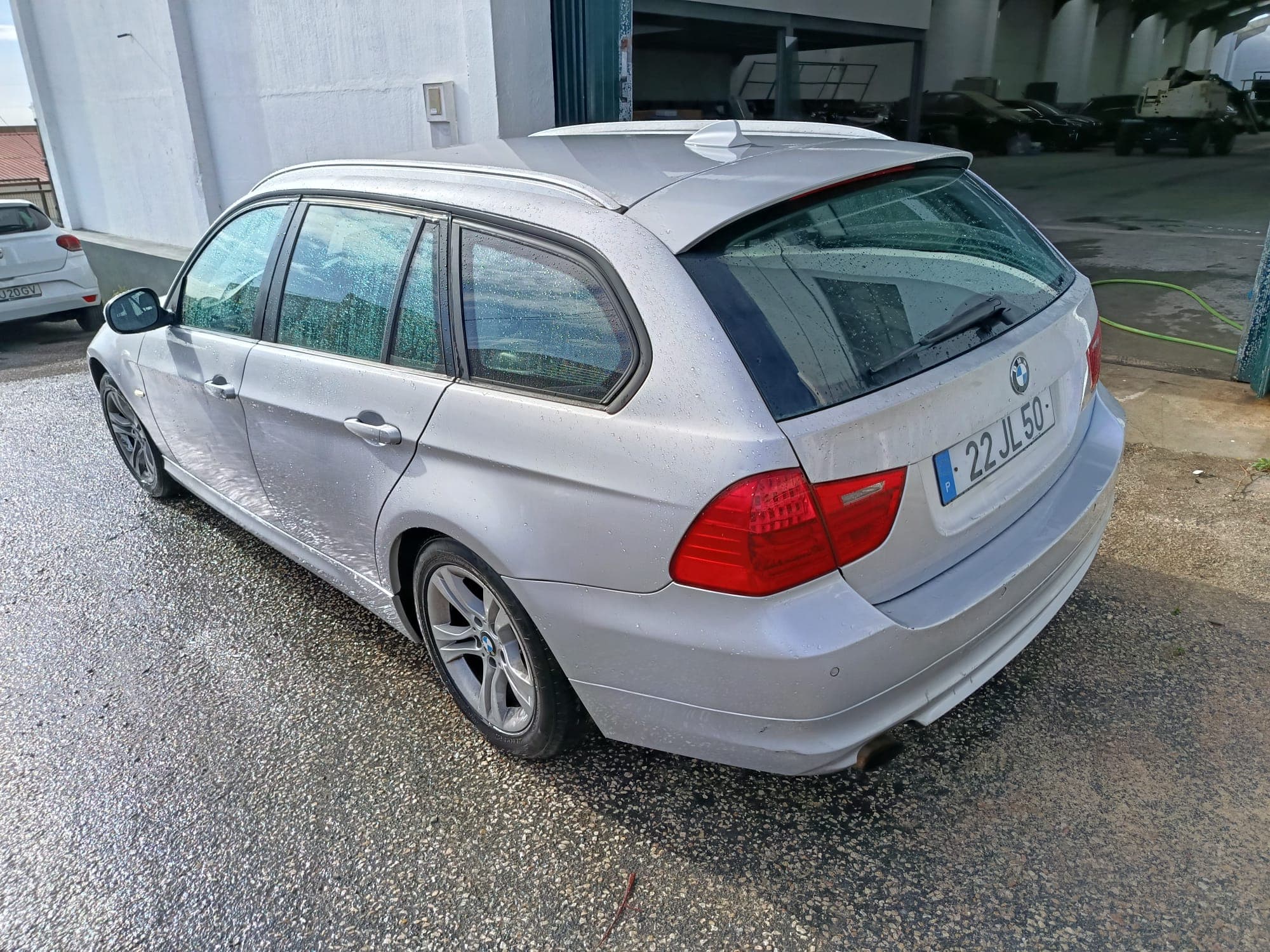 BMW 318 D · Ano 2010 — image 6