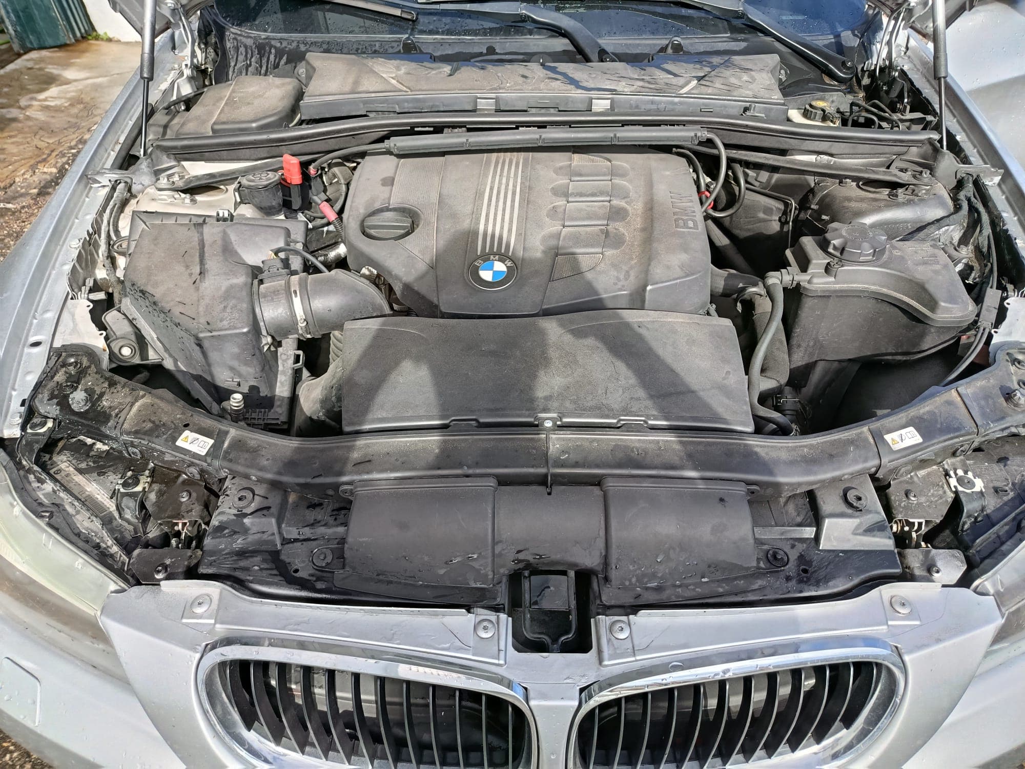 BMW 318 D · Ano 2010 — image 12