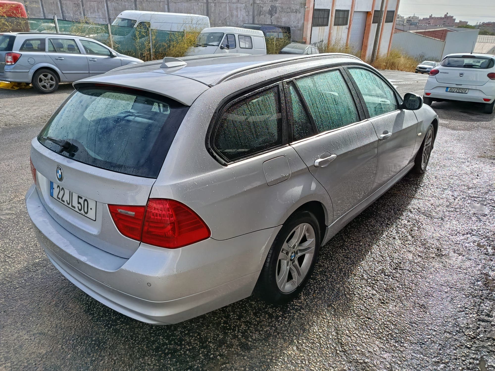 BMW 318 D · Ano 2010 — image 8