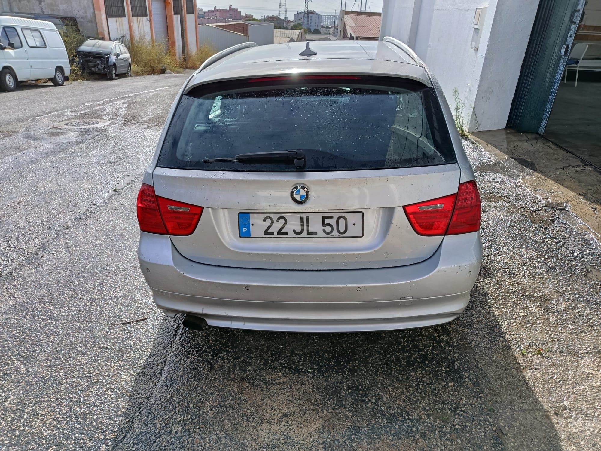 BMW 318 D · Ano 2010 — image 7