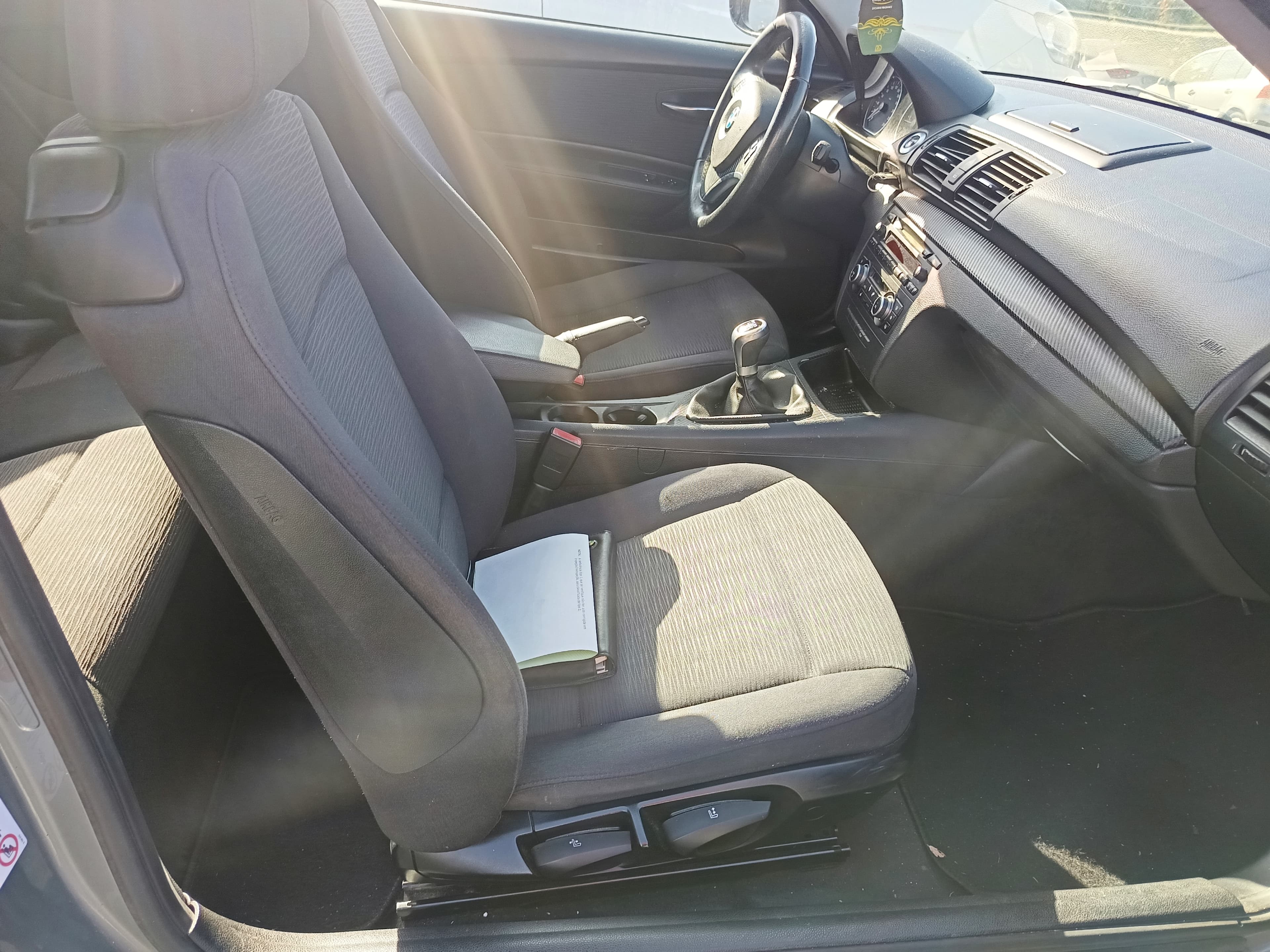 BMW 118d · Ano 2010 — imagen 24